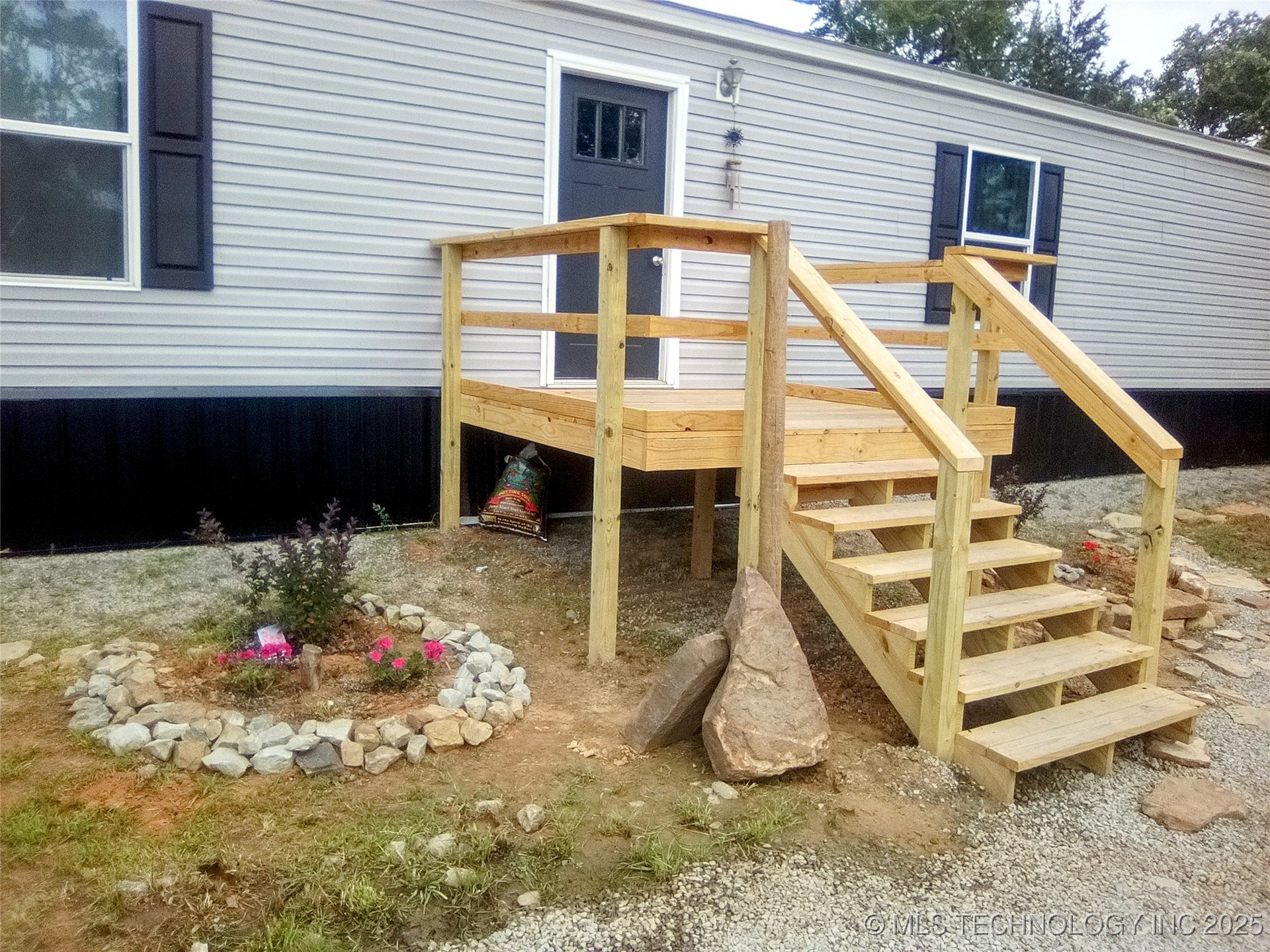 21 County Line Road E Property Photo 6