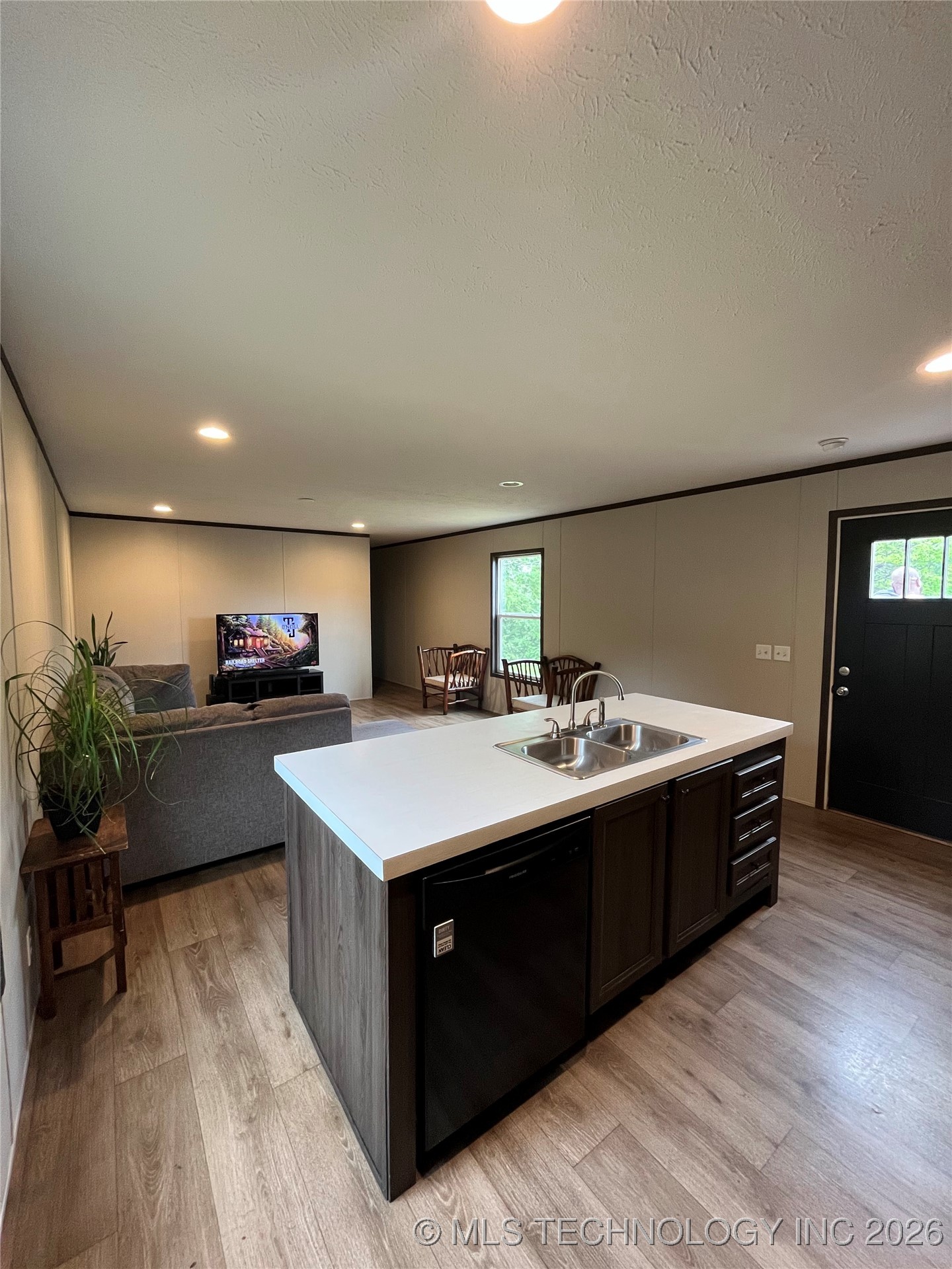 21 County Line Road E Property Photo 14