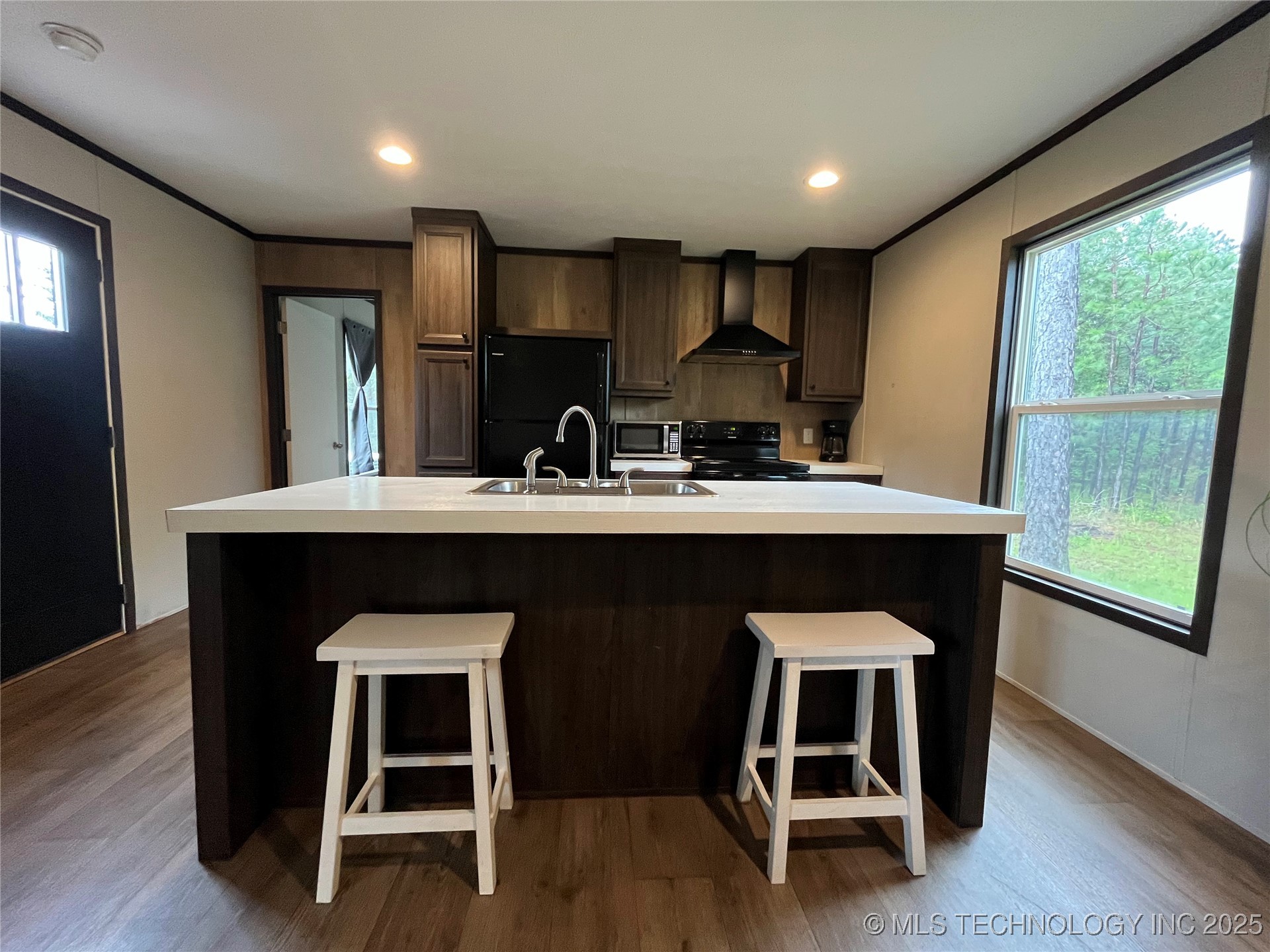 21 County Line Road E Property Photo 15