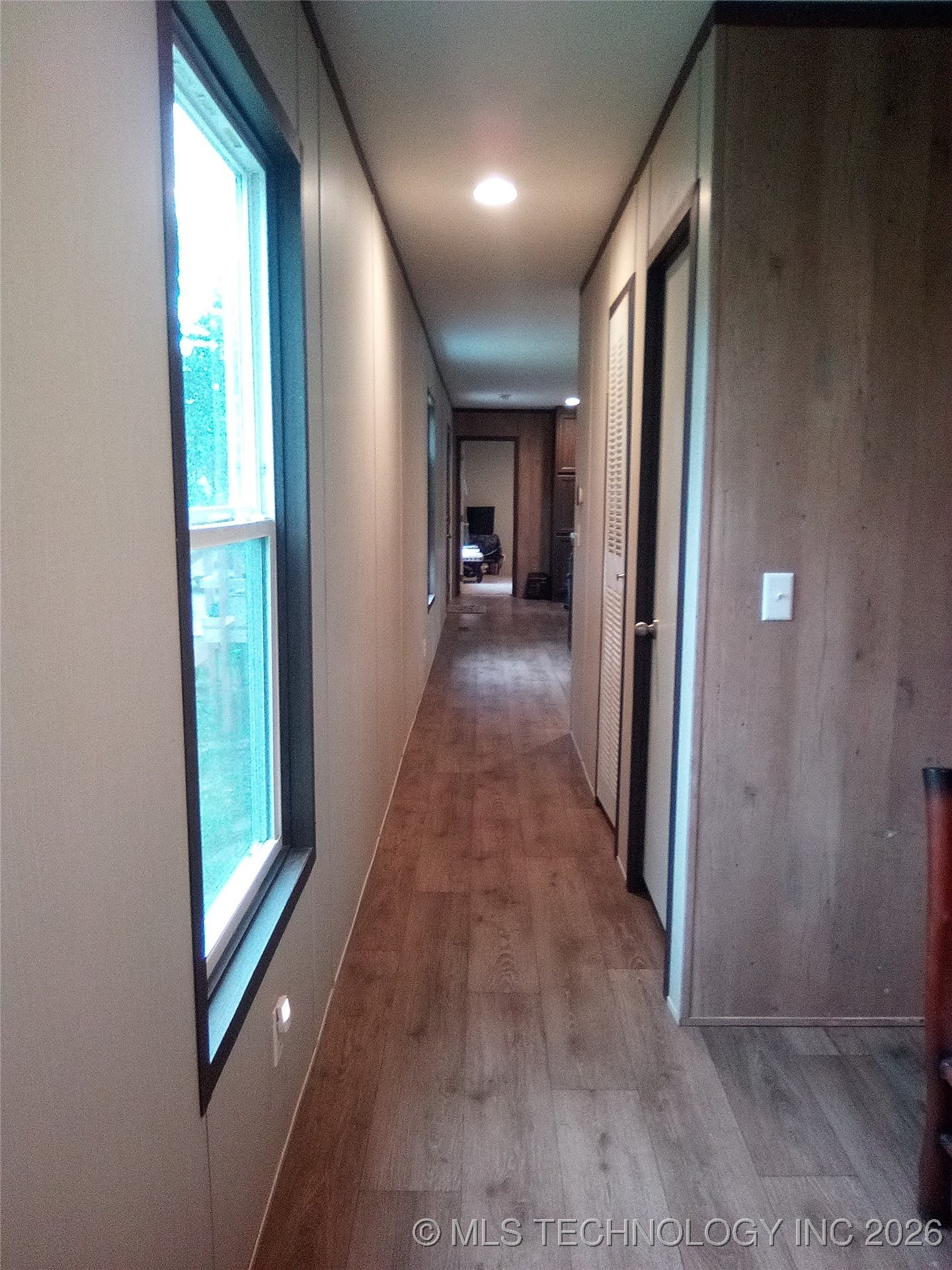 21 County Line Road E Property Photo 16