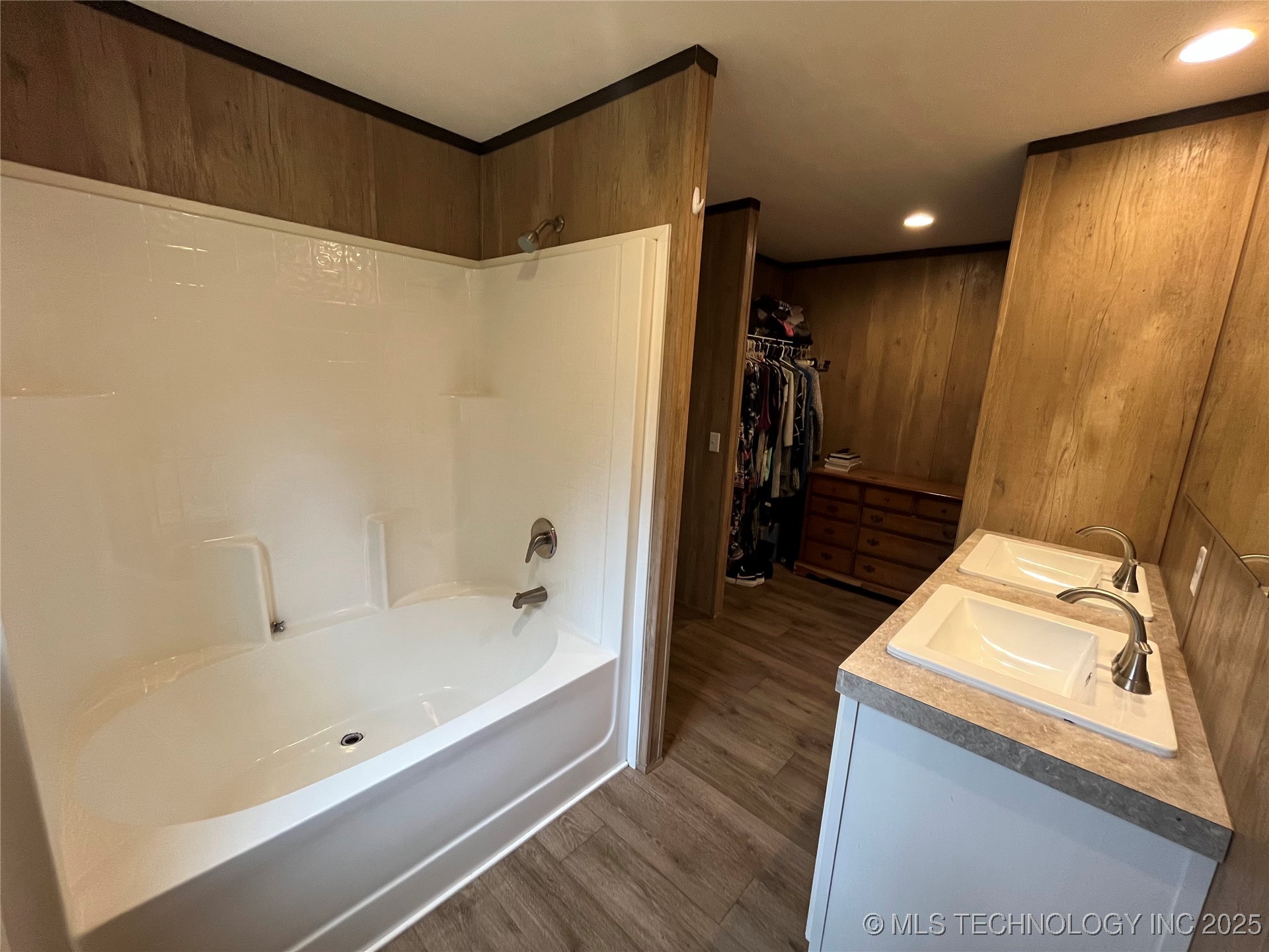 21 County Line Road E Property Photo 21