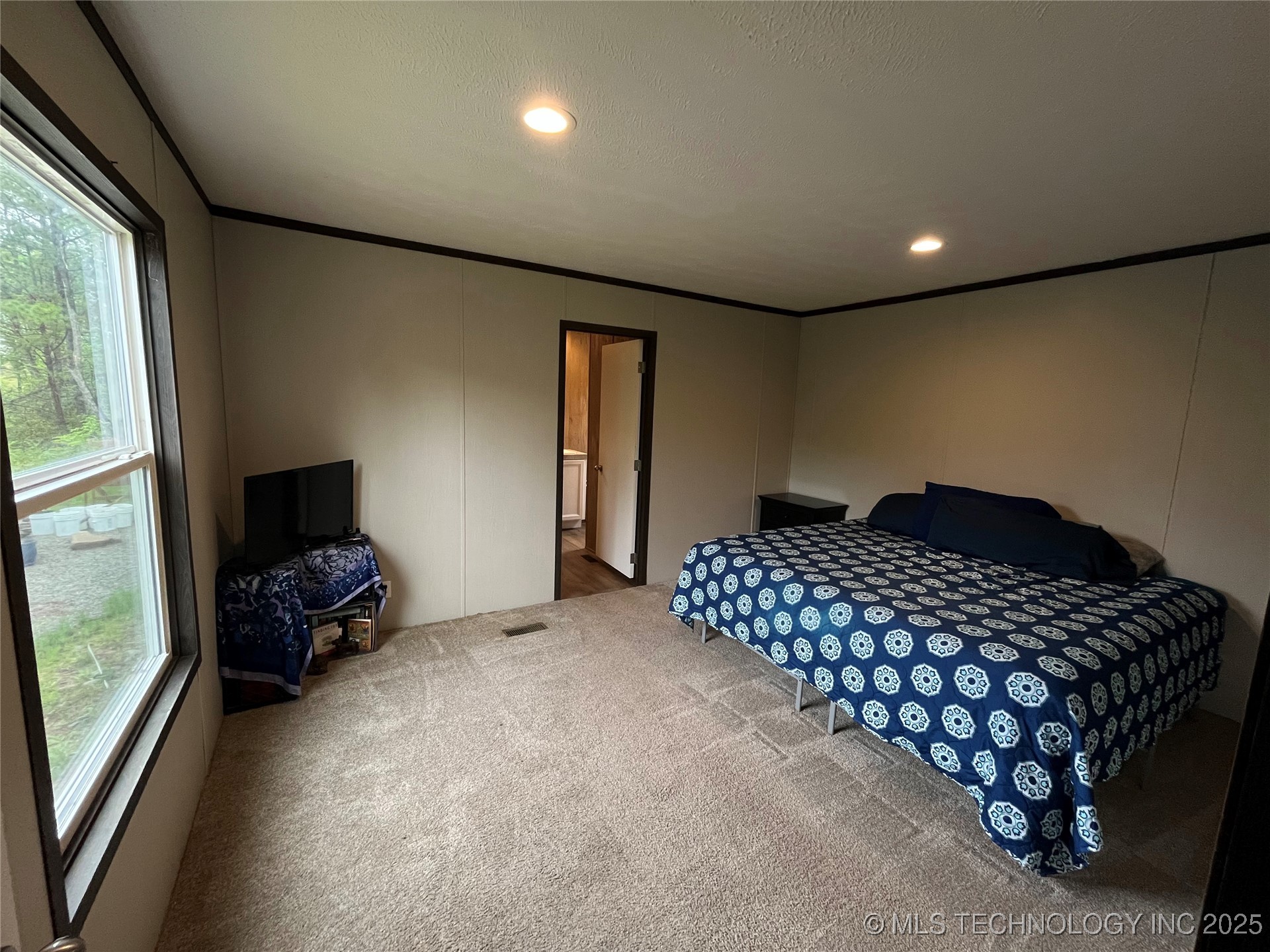 21 County Line Road E Property Photo 22