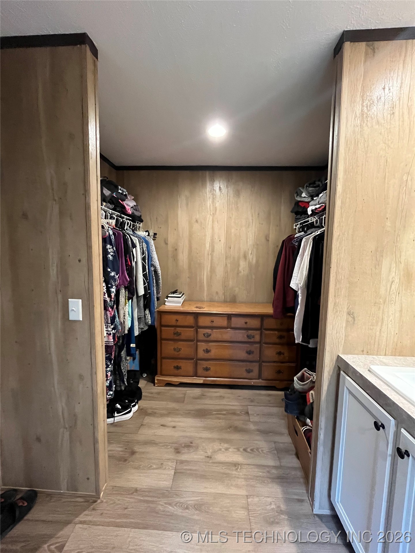 21 County Line Road E Property Photo 23