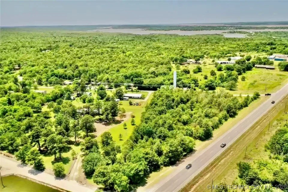 21 County Line Road E Property Photo 27