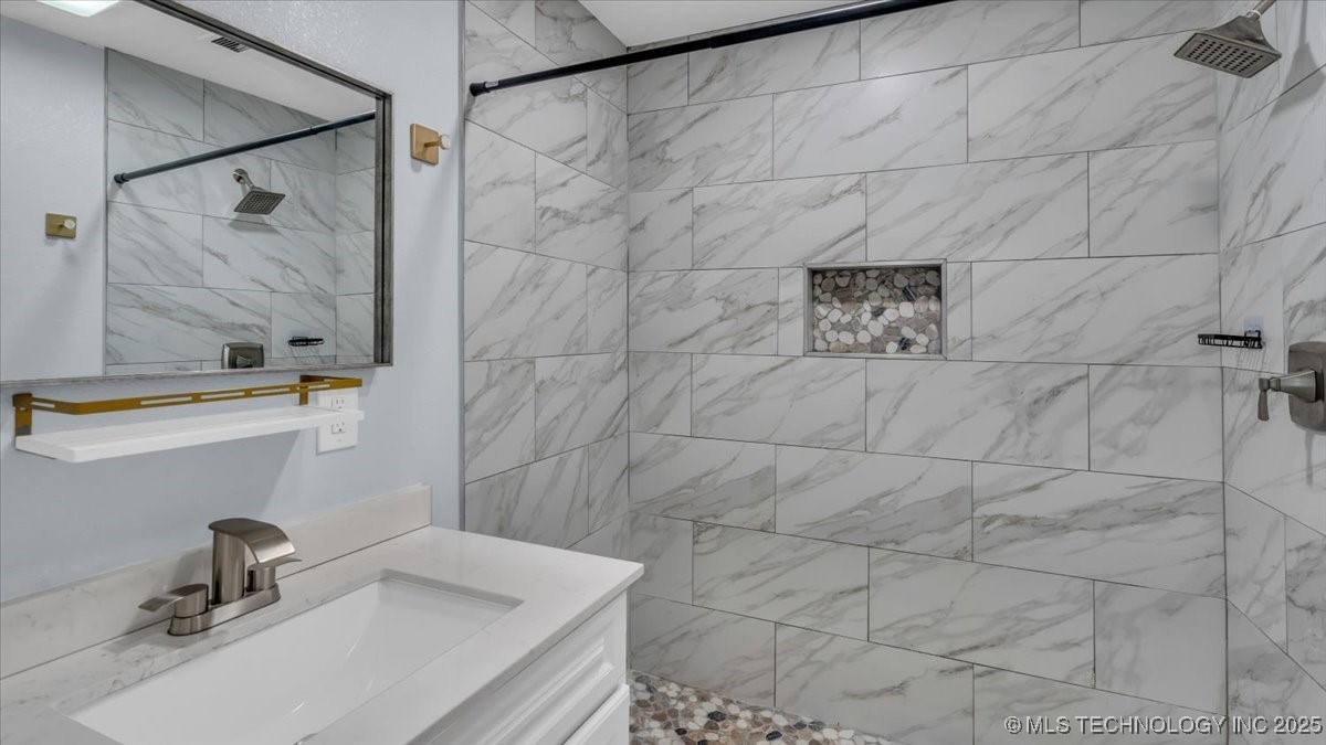 6033 S 31st West Avenue Property Photo 14