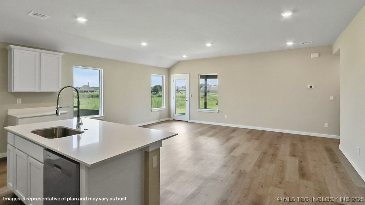 22953 E 106th Place S Property Photo 4