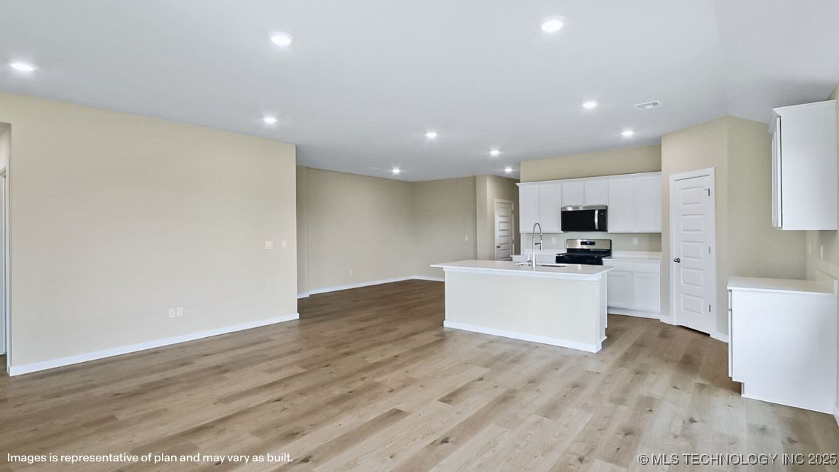 8523 E El Paso Street Property Photo 8