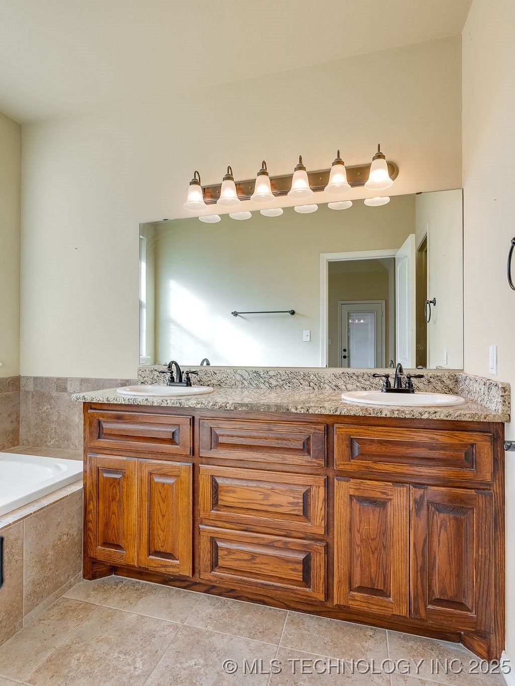 2819 Abbey Drive Property Photo 31