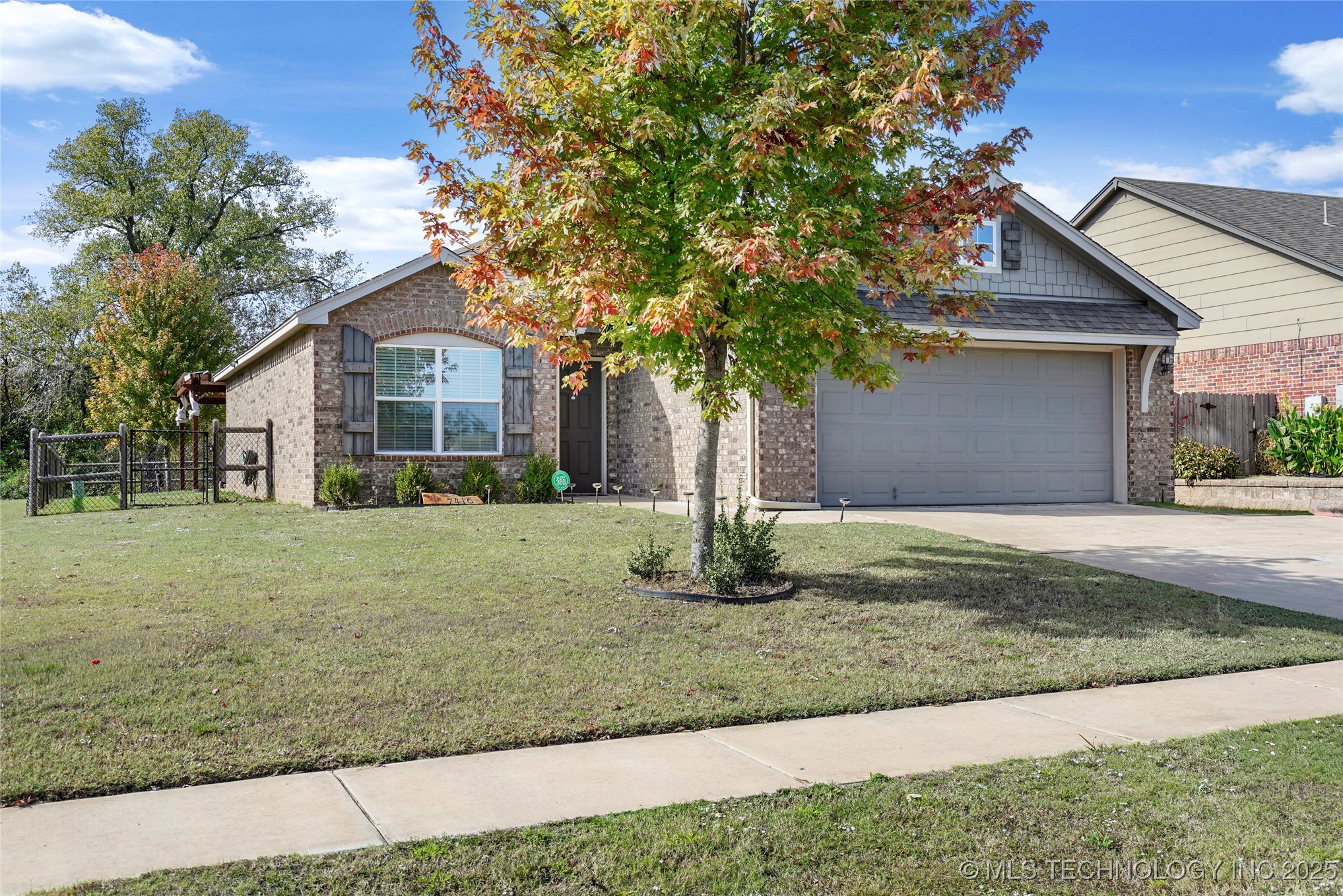 7416 S Laurel Avenue Property Photo 2