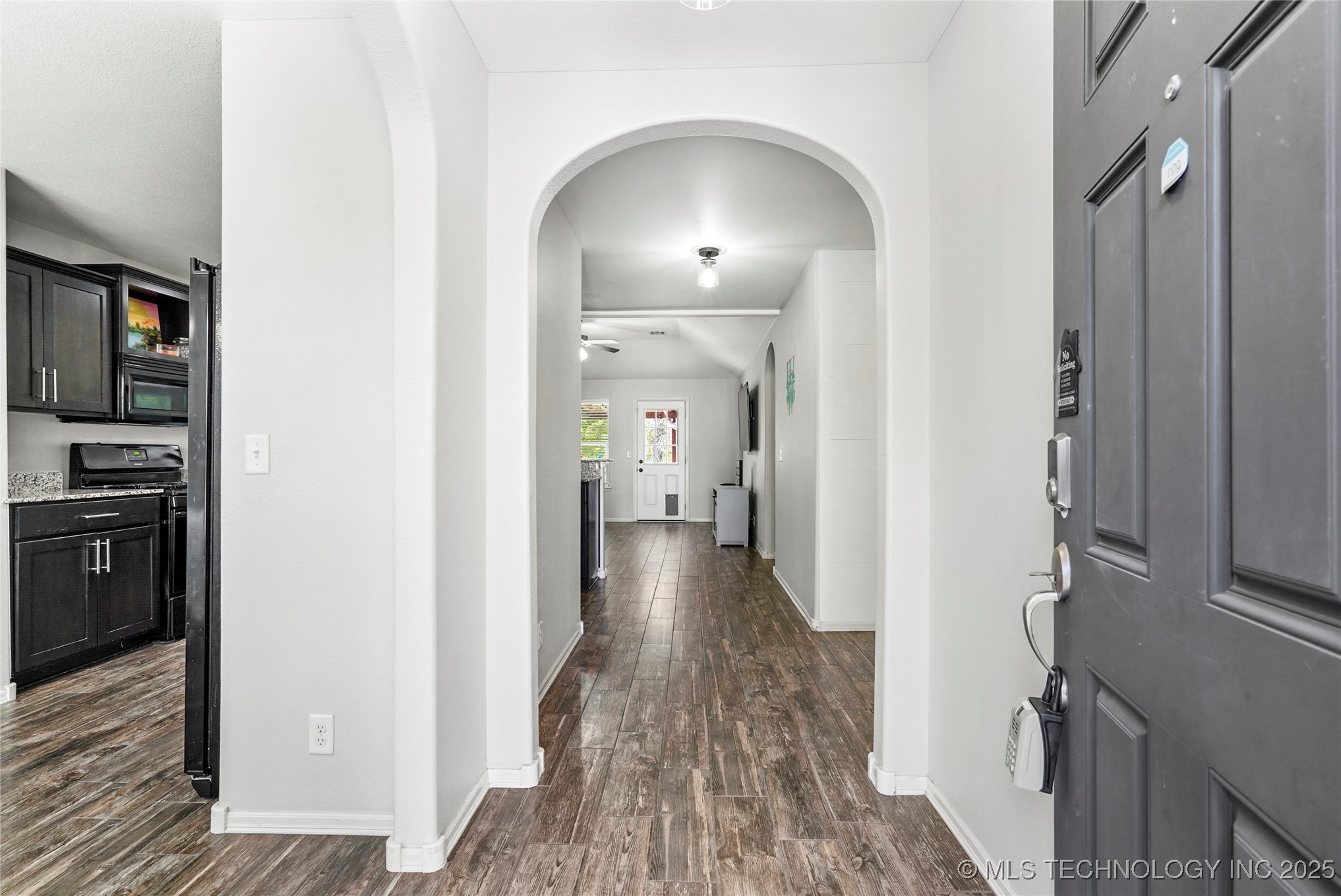 7416 S Laurel Avenue Property Photo 4