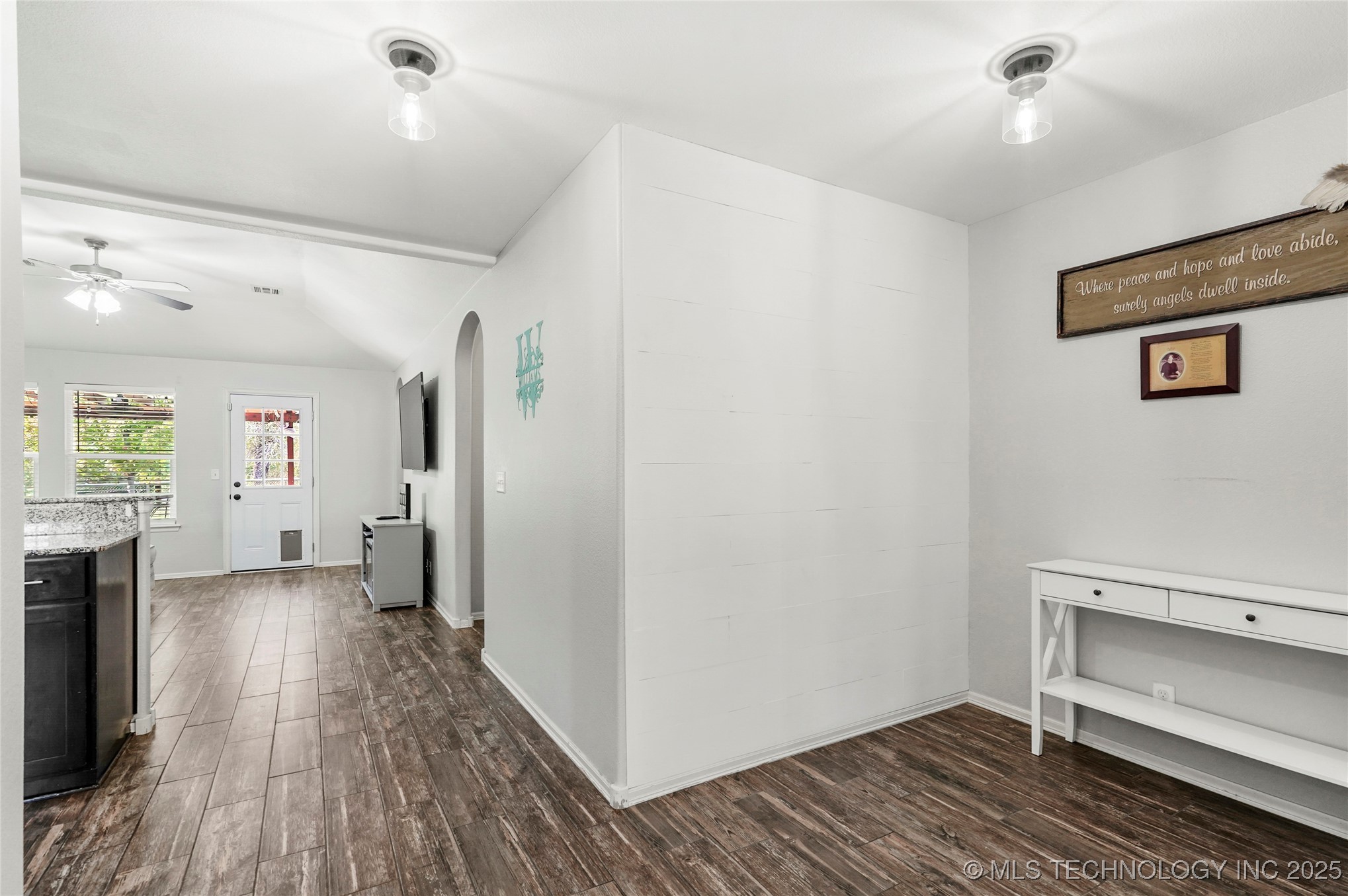 7416 S Laurel Avenue Property Photo 5