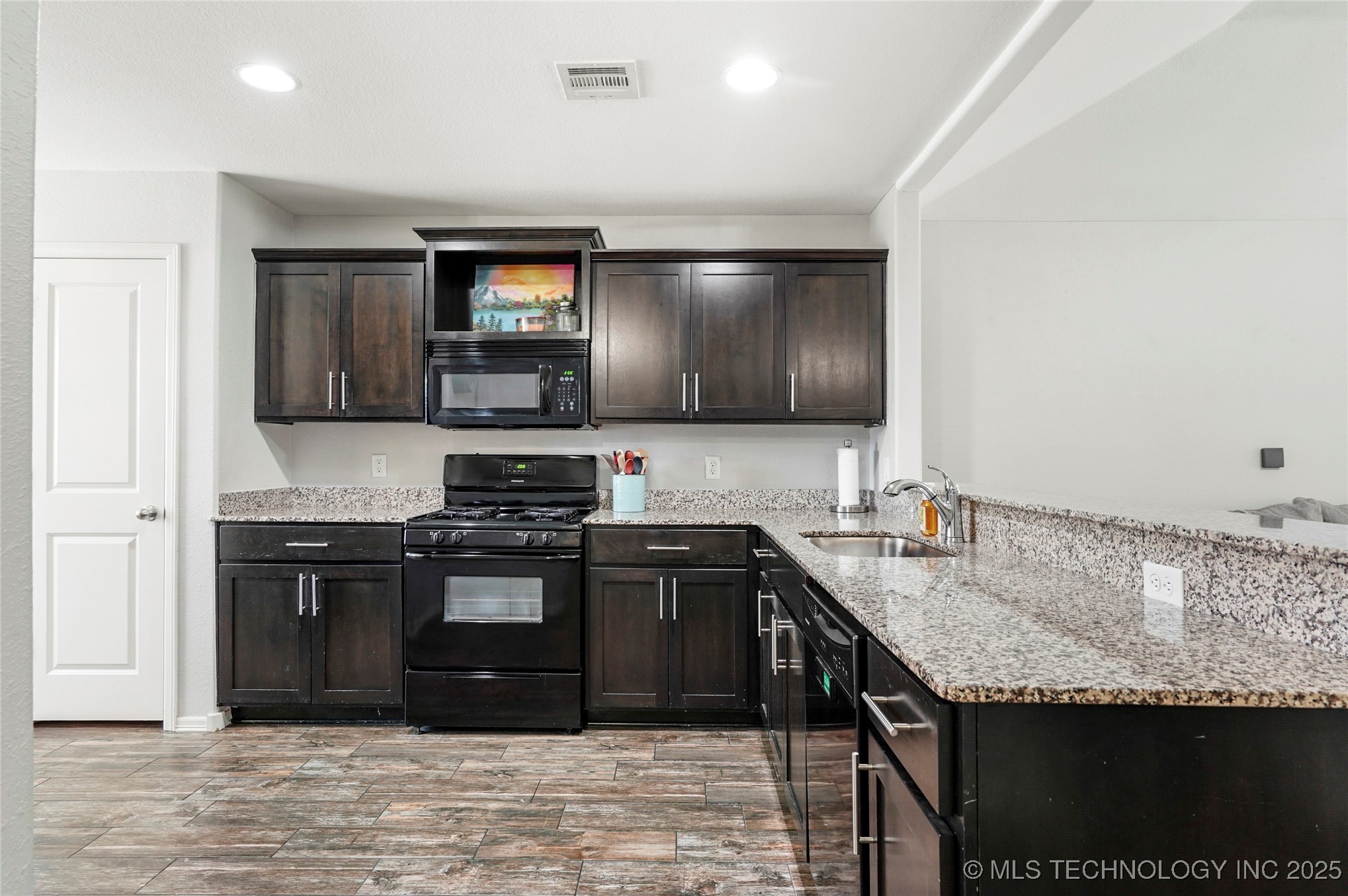 7416 S Laurel Avenue Property Photo 8