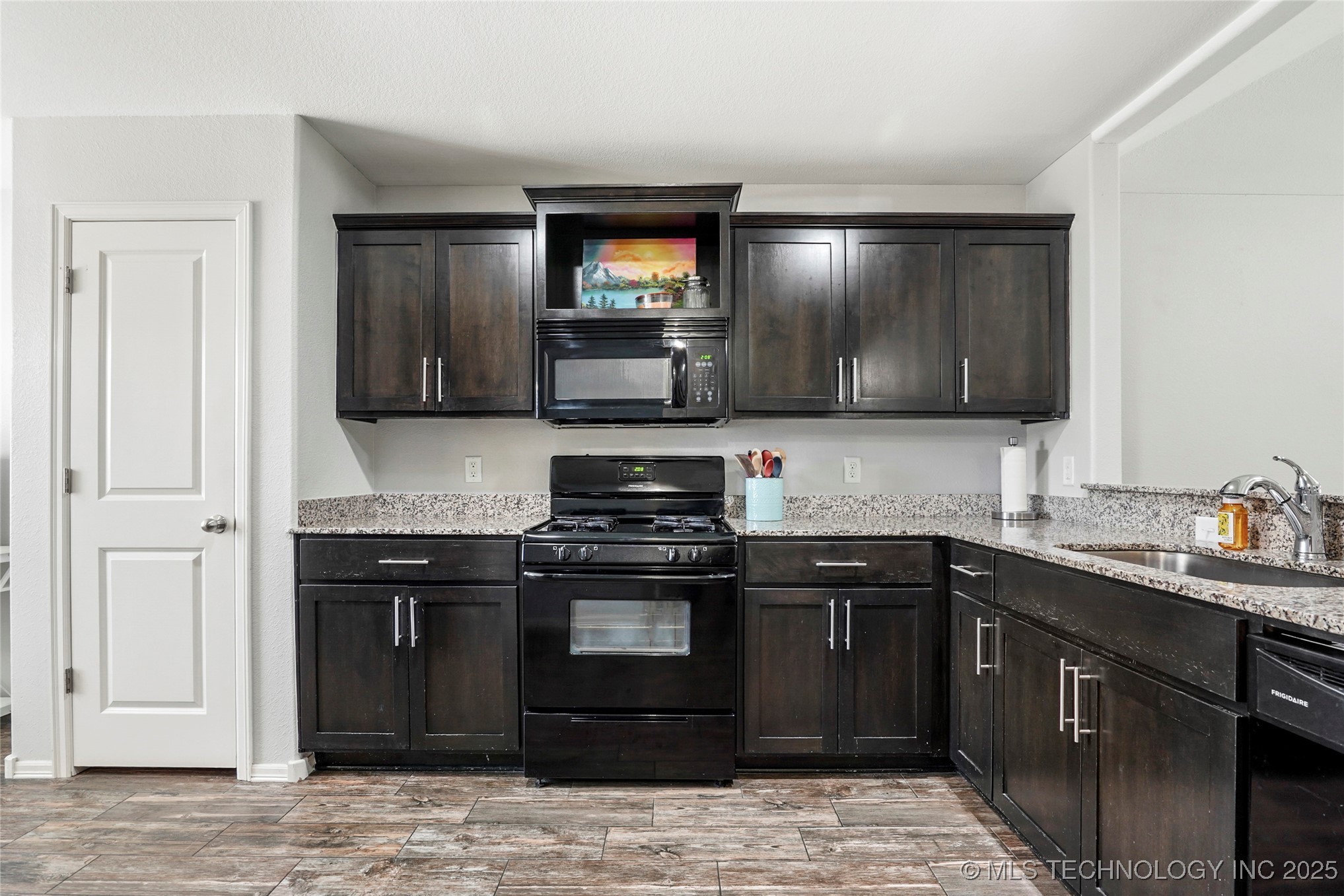 7416 S Laurel Avenue Property Photo 9