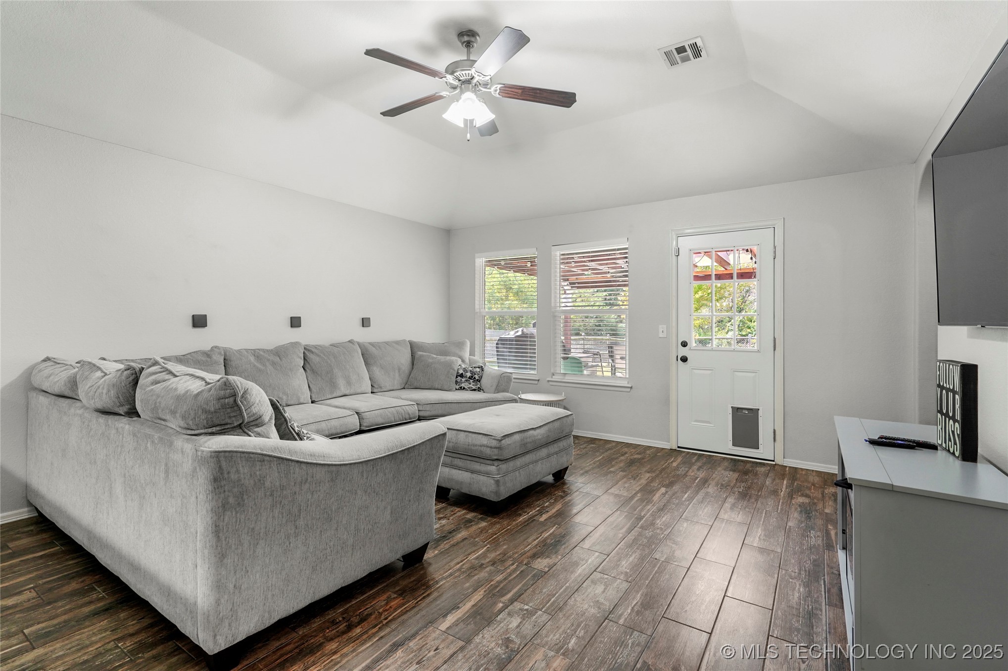 7416 S Laurel Avenue Property Photo 12