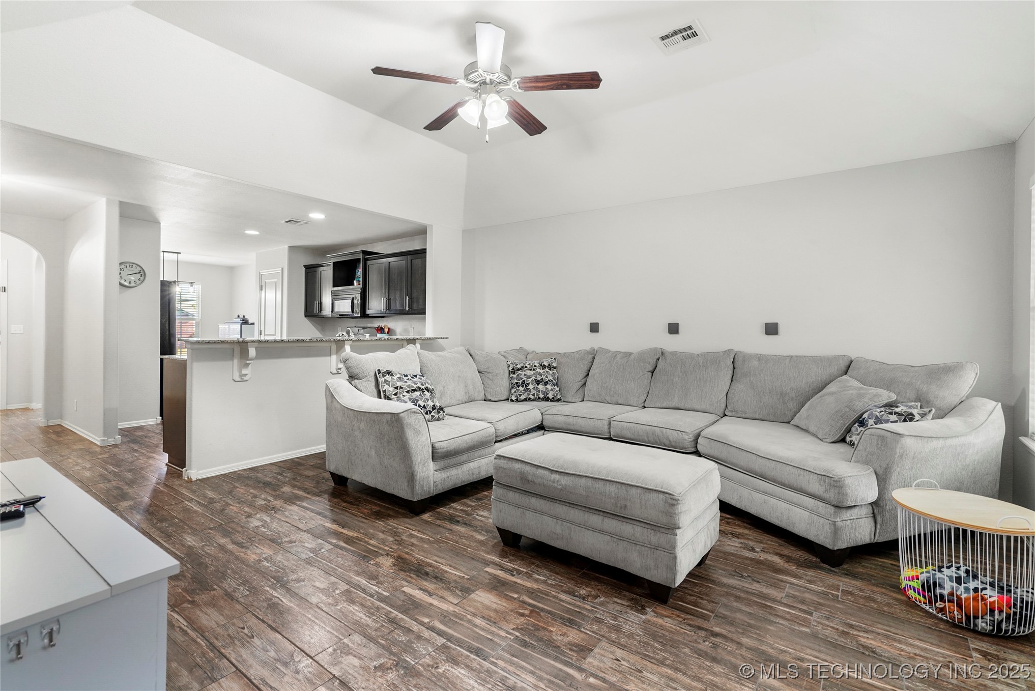 7416 S Laurel Avenue Property Photo 13