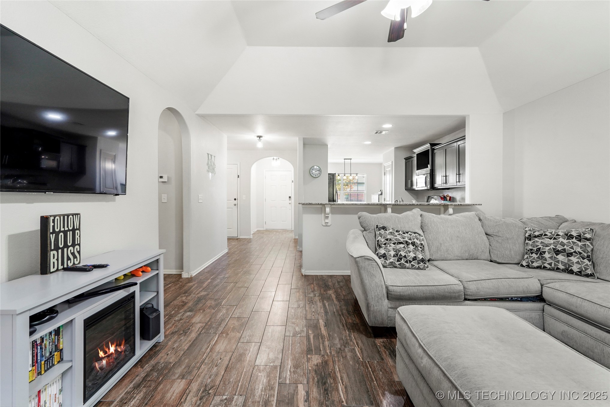 7416 S Laurel Avenue Property Photo 14