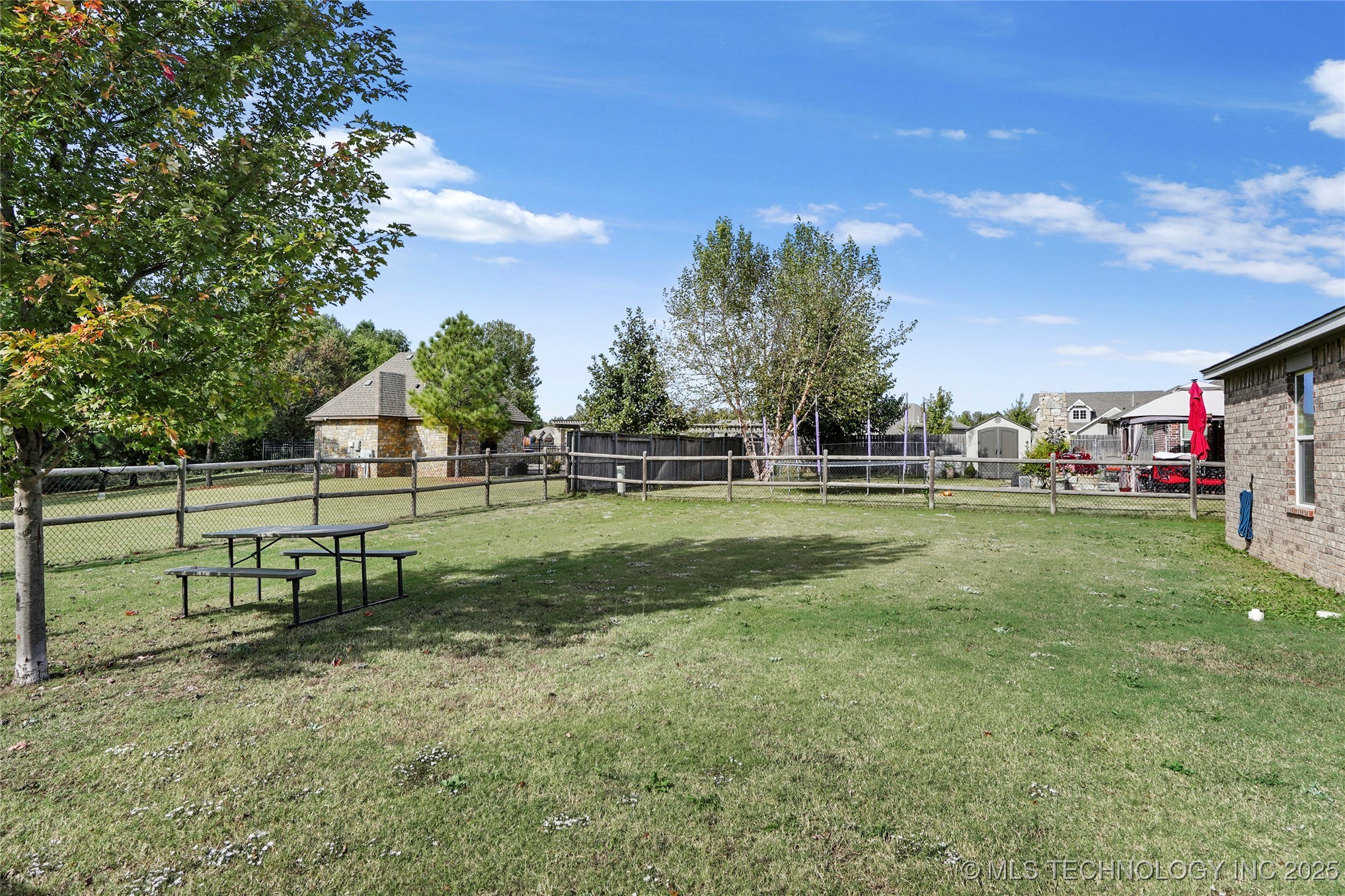 7416 S Laurel Avenue Property Photo 32