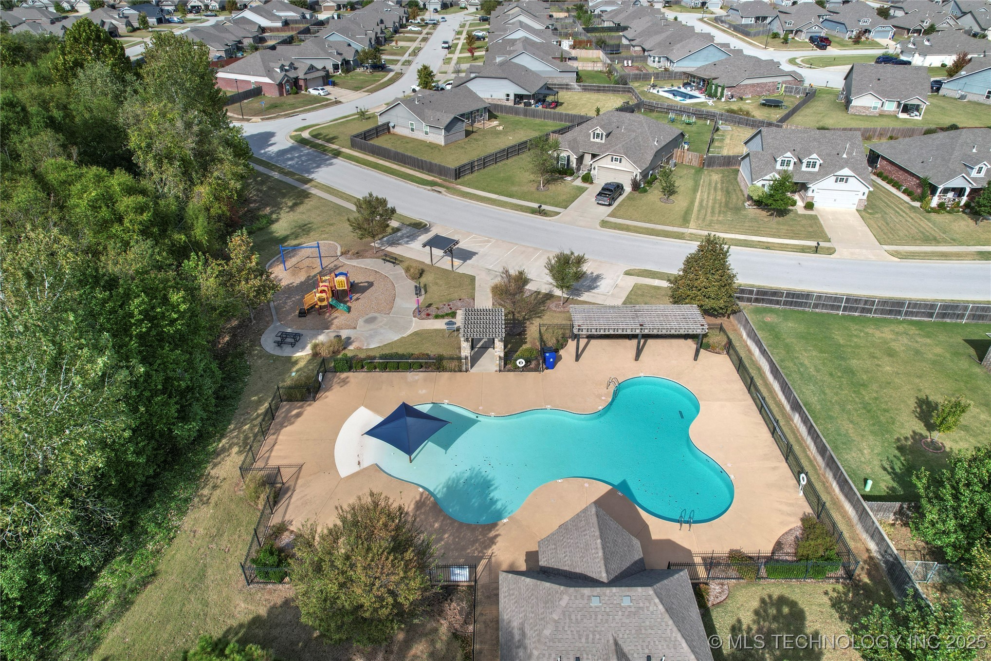 7416 S Laurel Avenue Property Photo 39