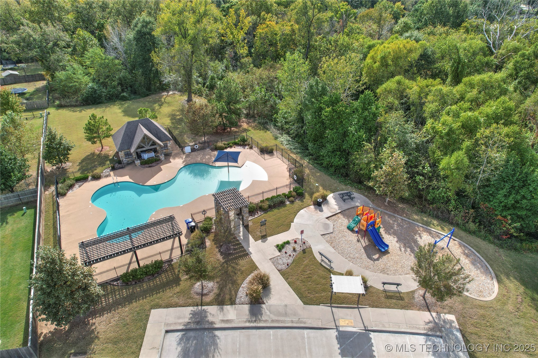 7416 S Laurel Avenue Property Photo 40