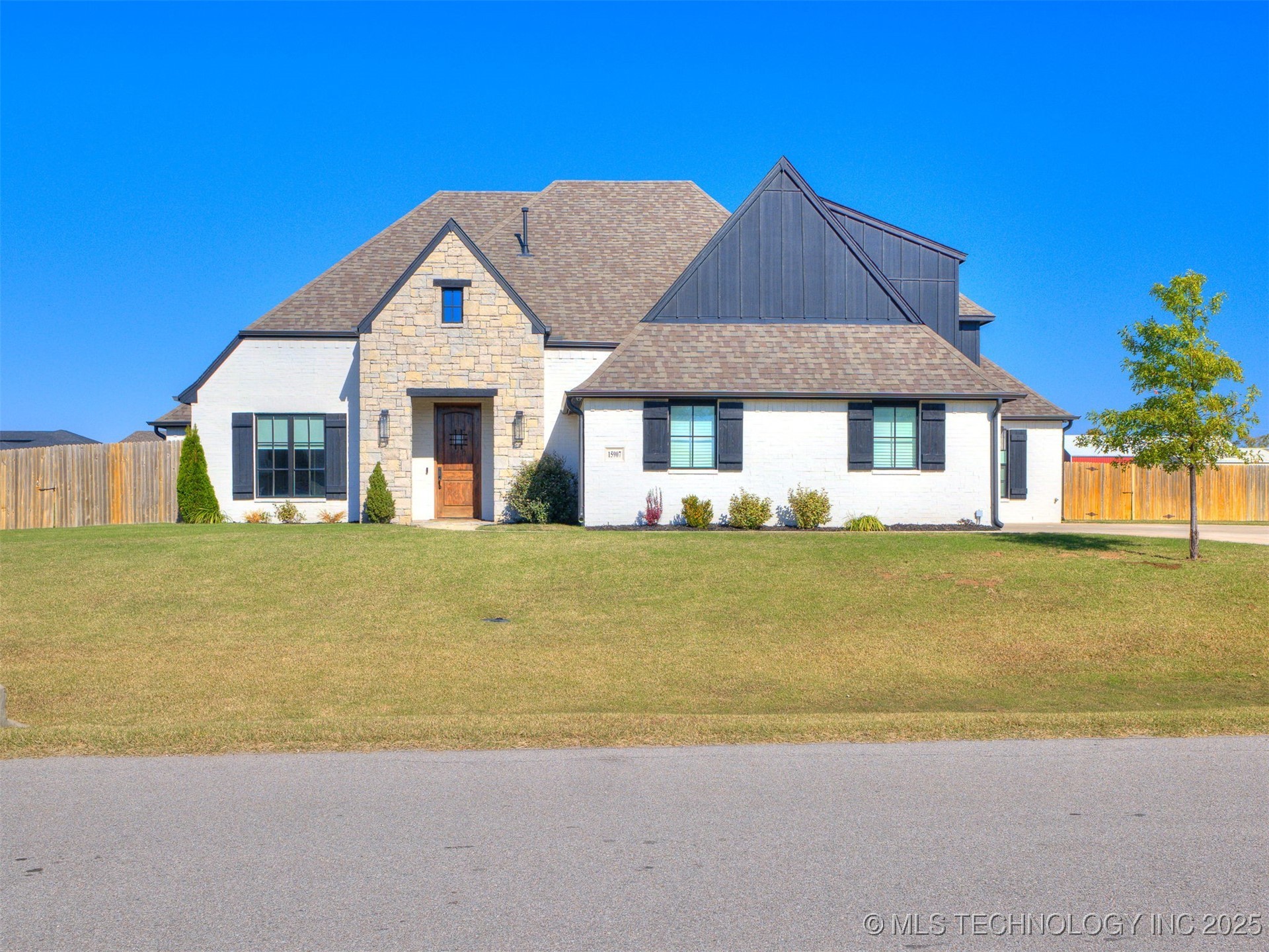 15907 E 106th Place North Property Photo 3