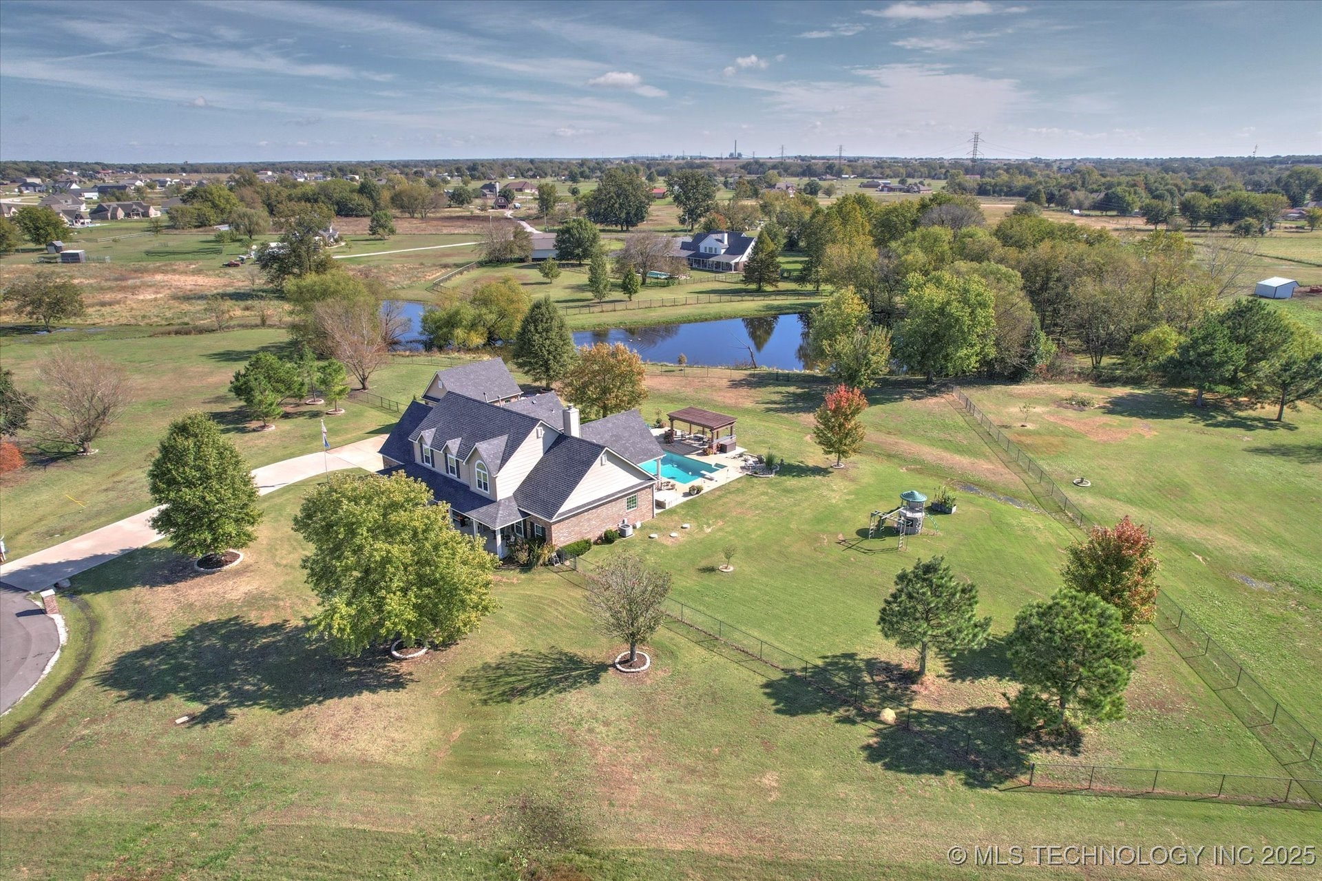 2406 E Fairfield Court Property Photo 3