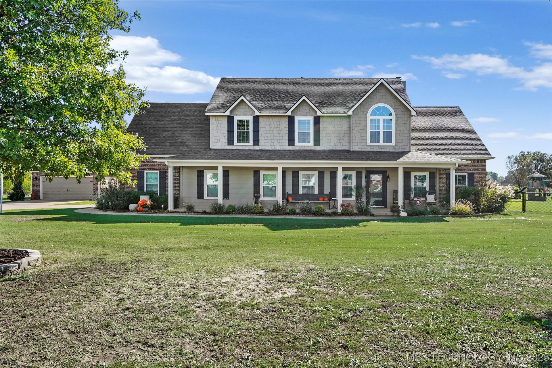 2406 E Fairfield Court Property Photo 4