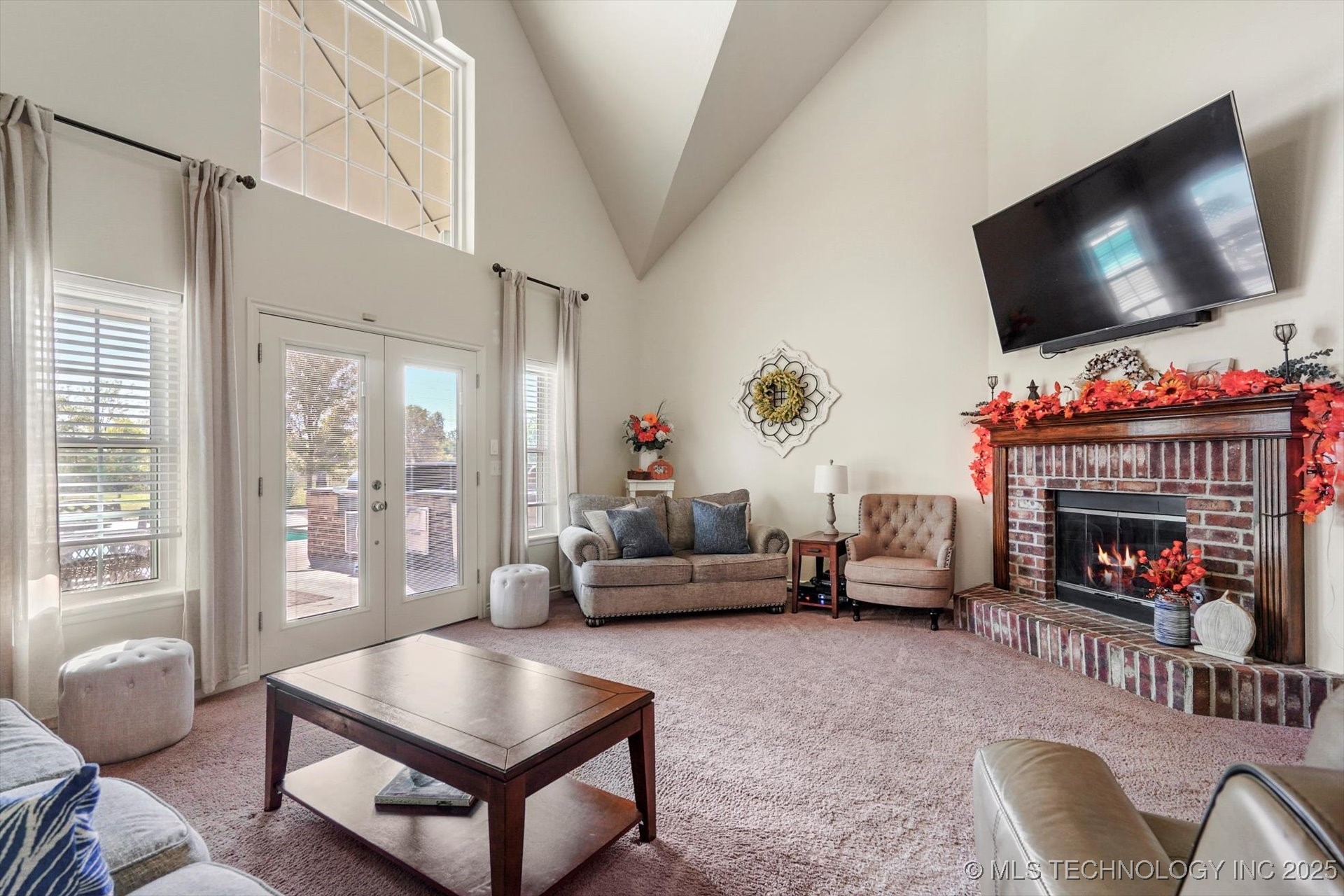 2406 E Fairfield Court Property Photo 7