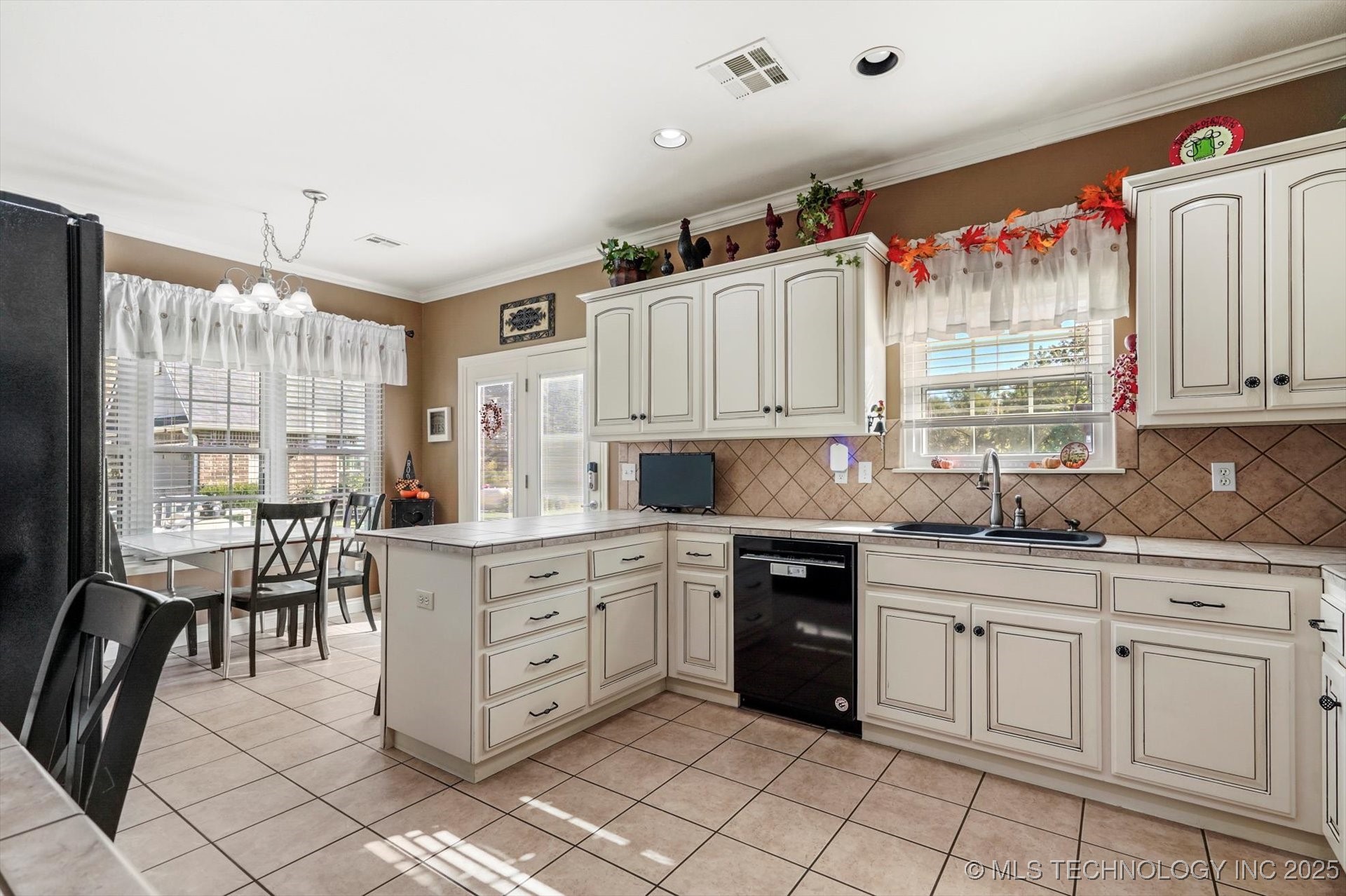 2406 E Fairfield Court Property Photo 10