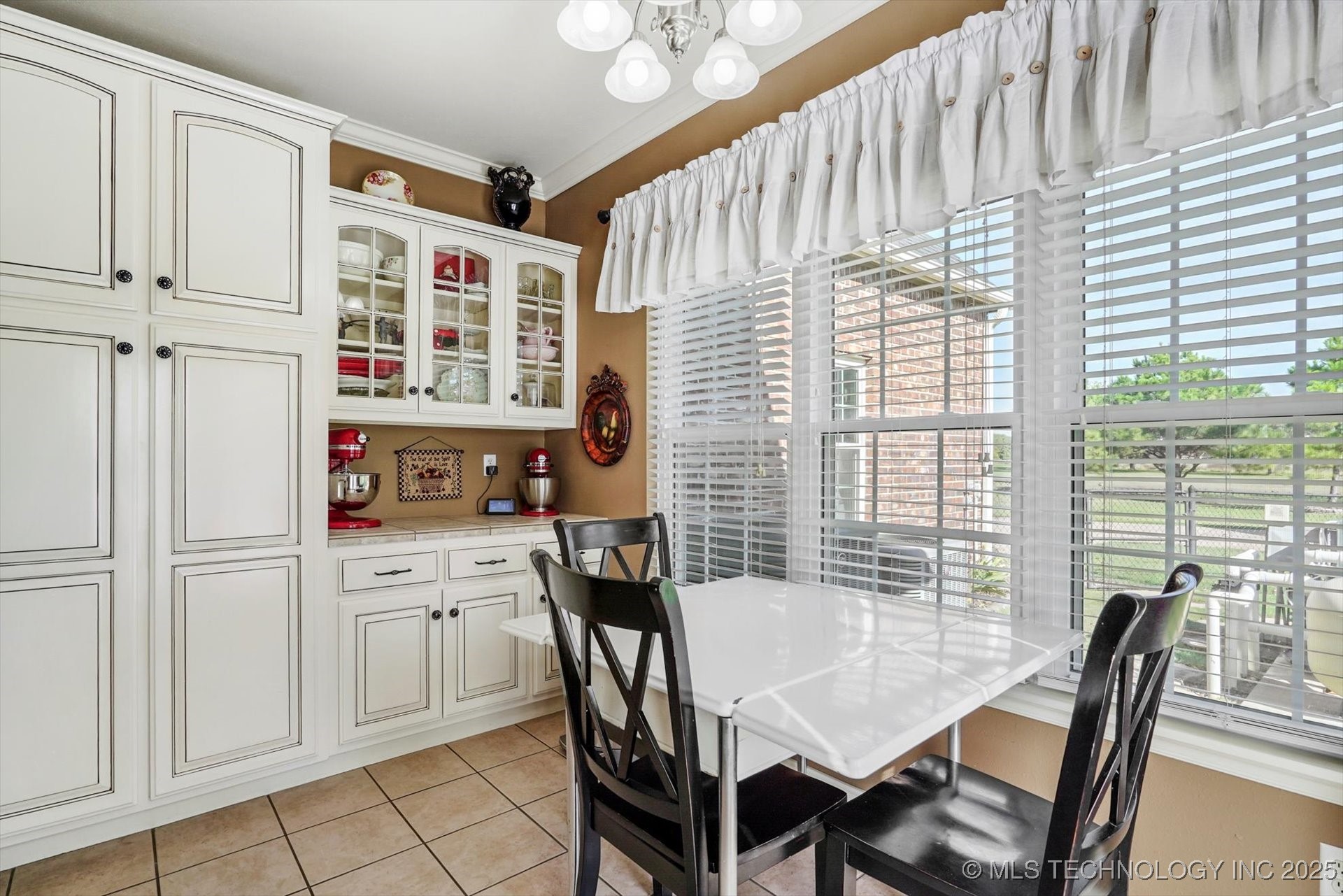 2406 E Fairfield Court Property Photo 15