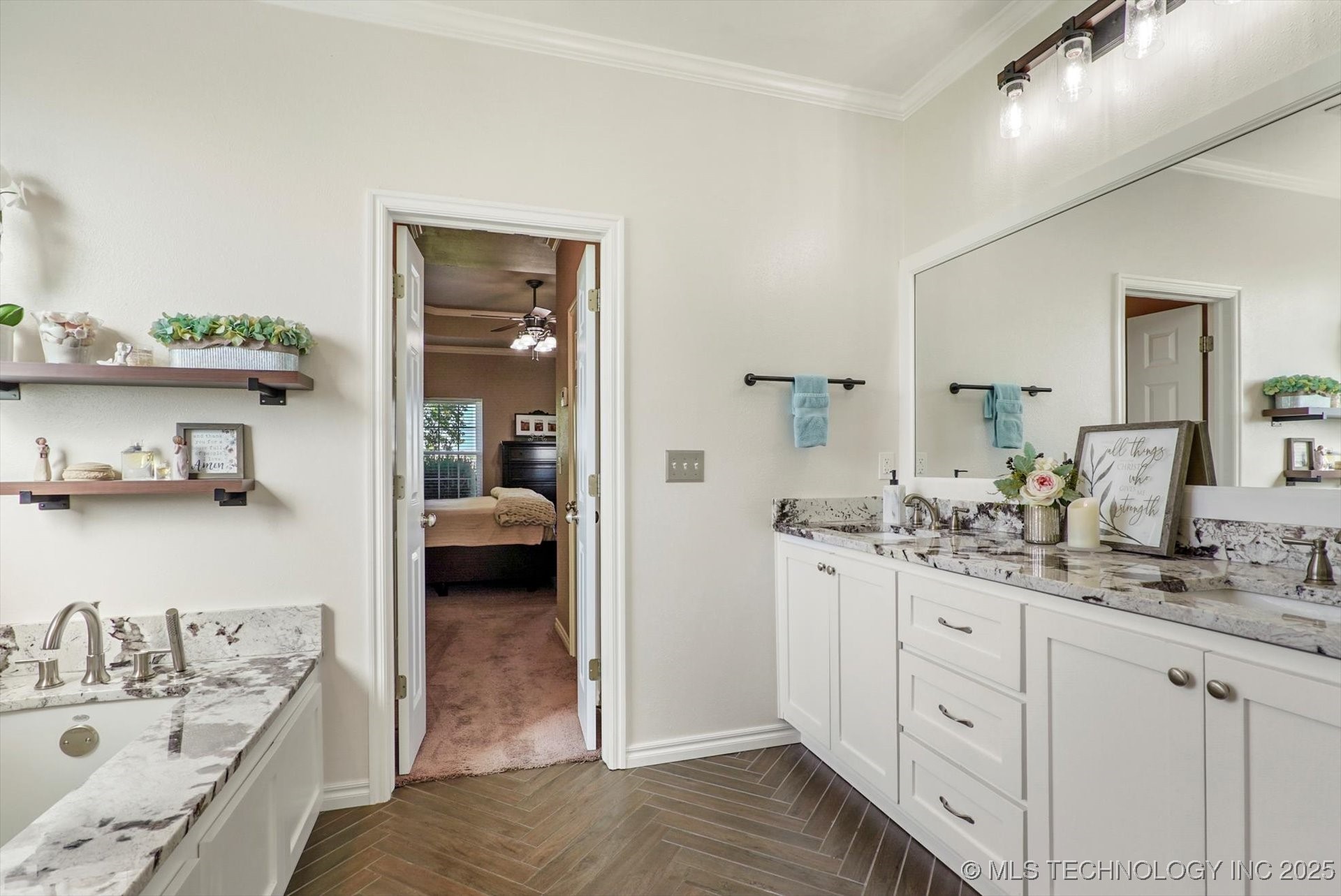 2406 E Fairfield Court Property Photo 20