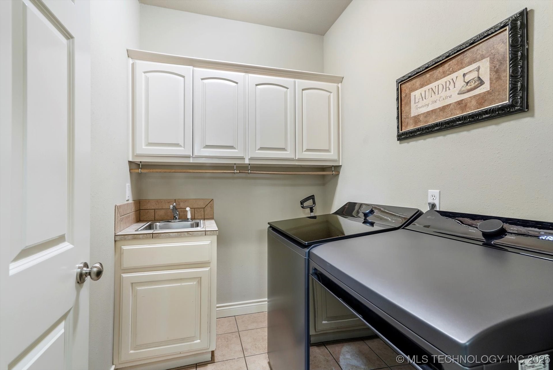 2406 E Fairfield Court Property Photo 23