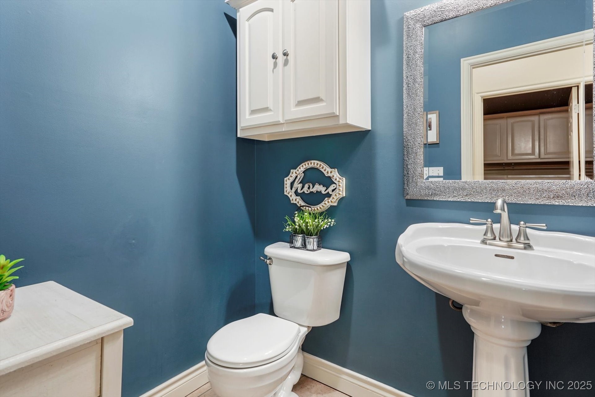 2406 E Fairfield Court Property Photo 24