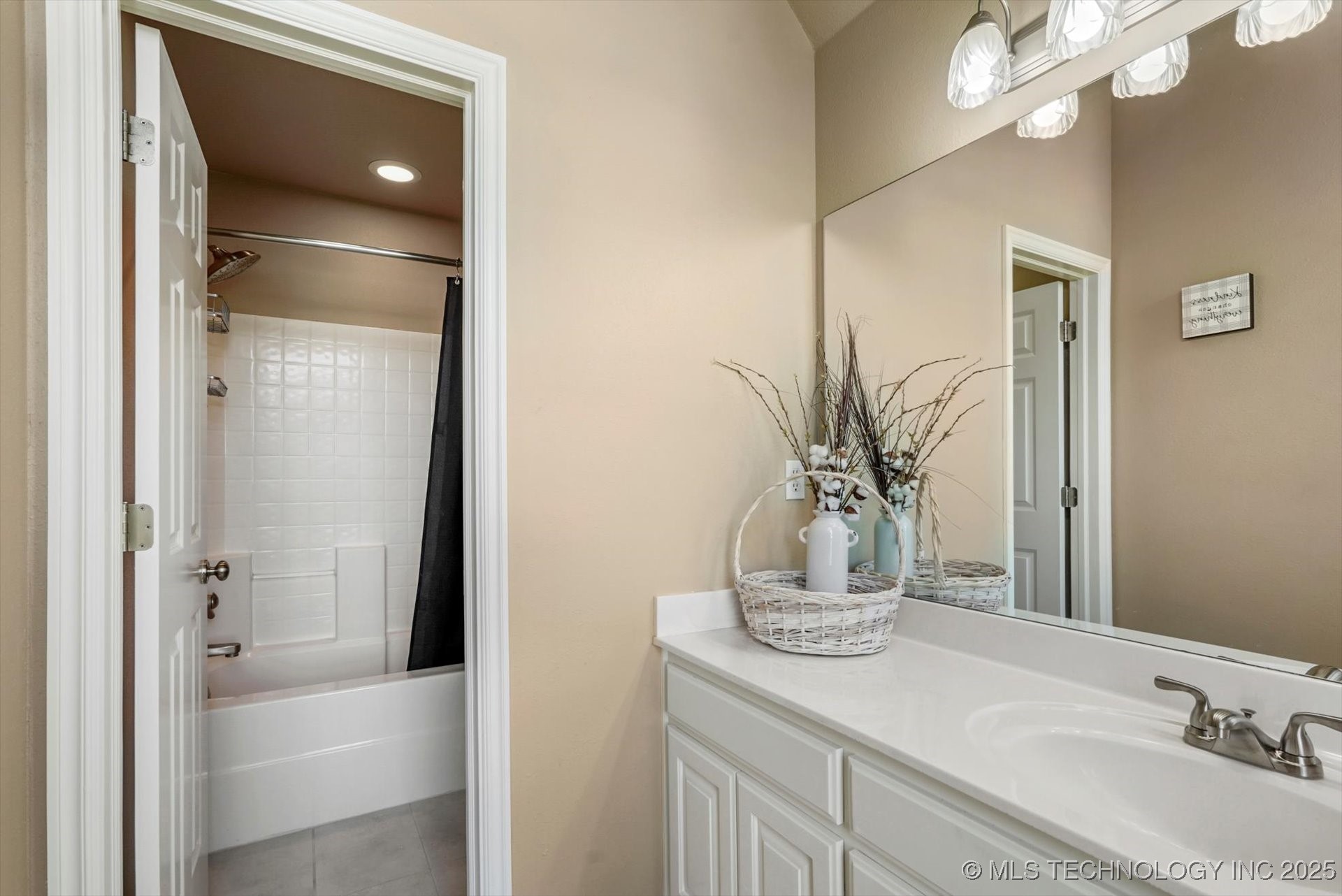 2406 E Fairfield Court Property Photo 26