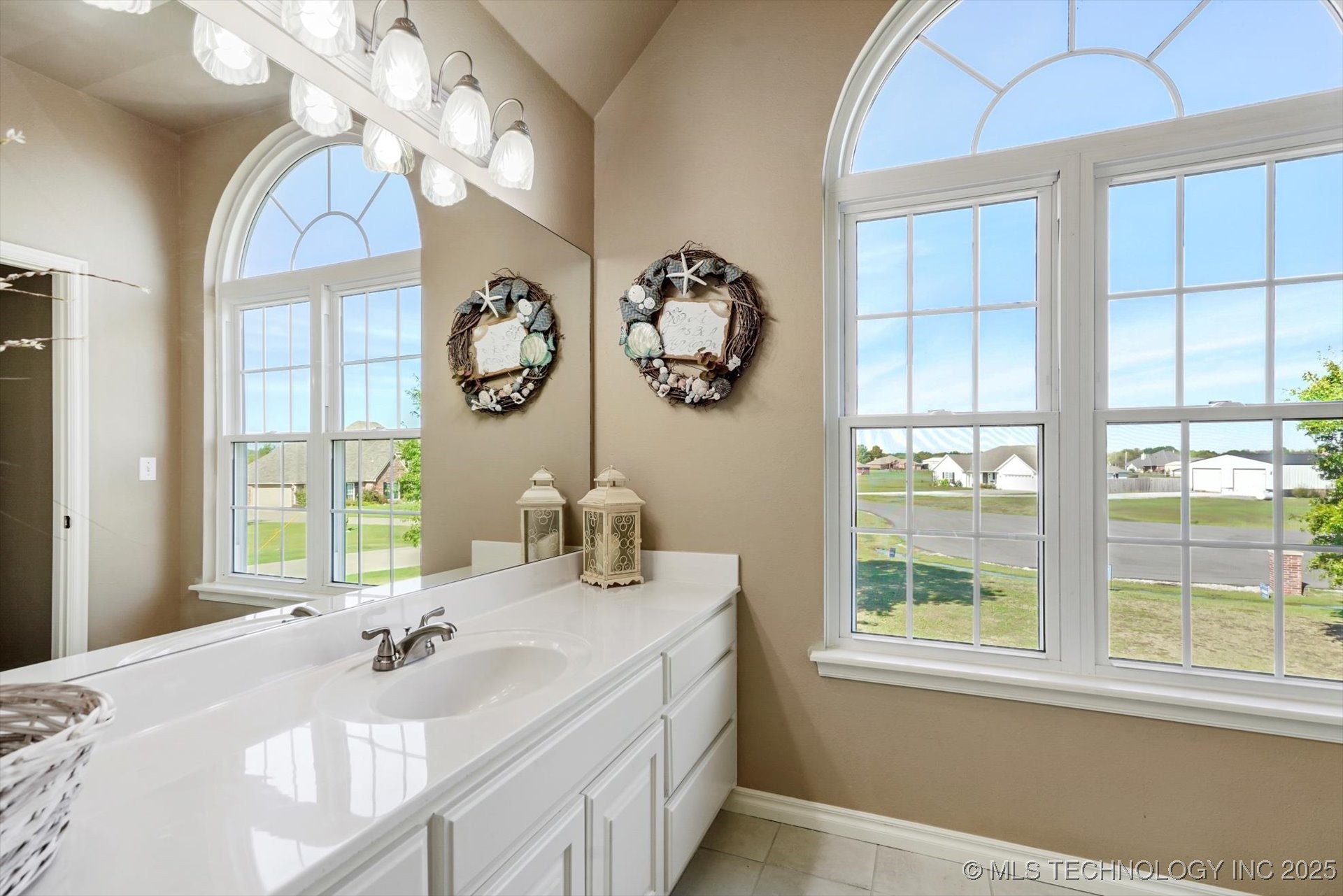 2406 E Fairfield Court Property Photo 27