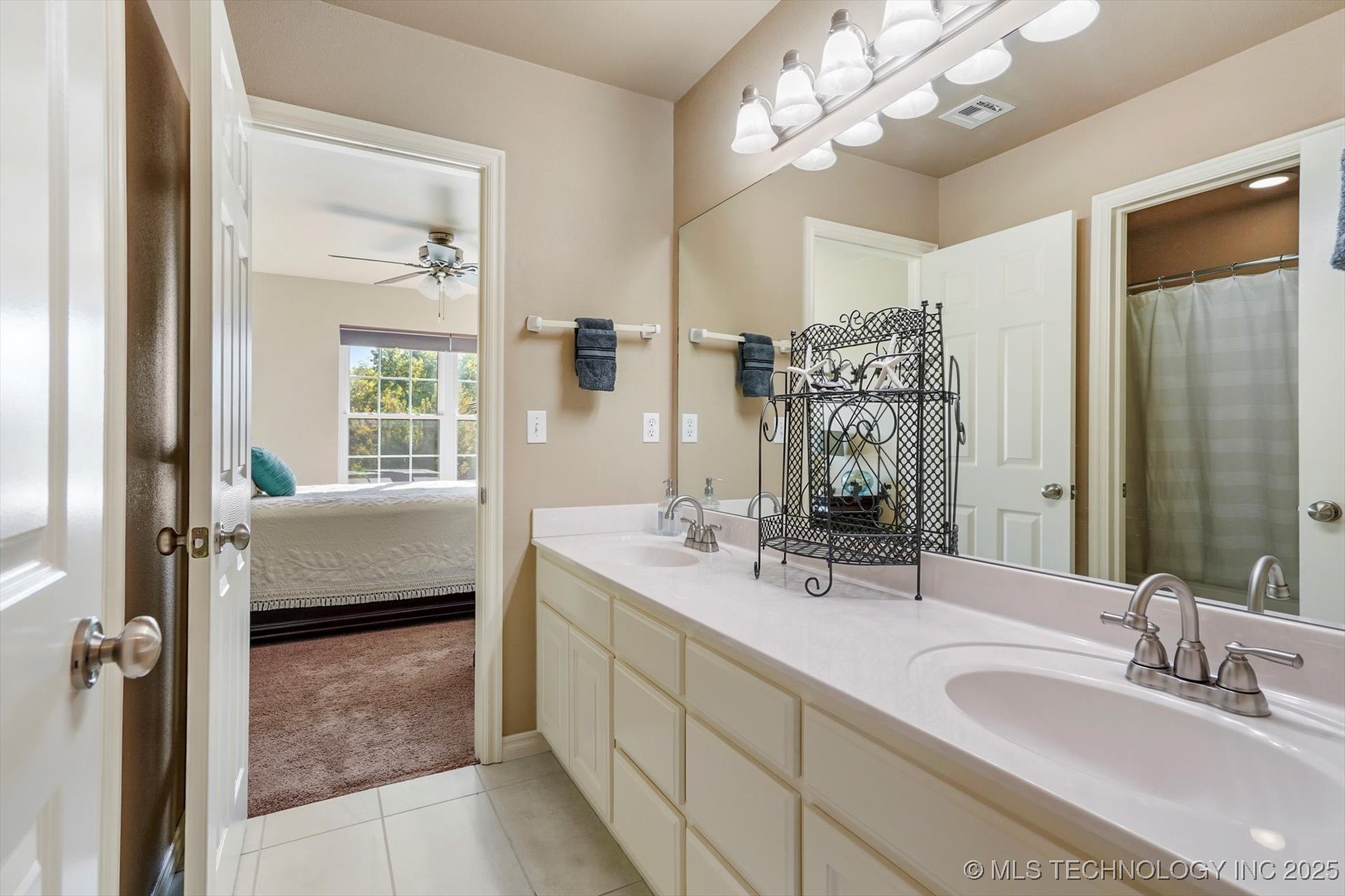 2406 E Fairfield Court Property Photo 29