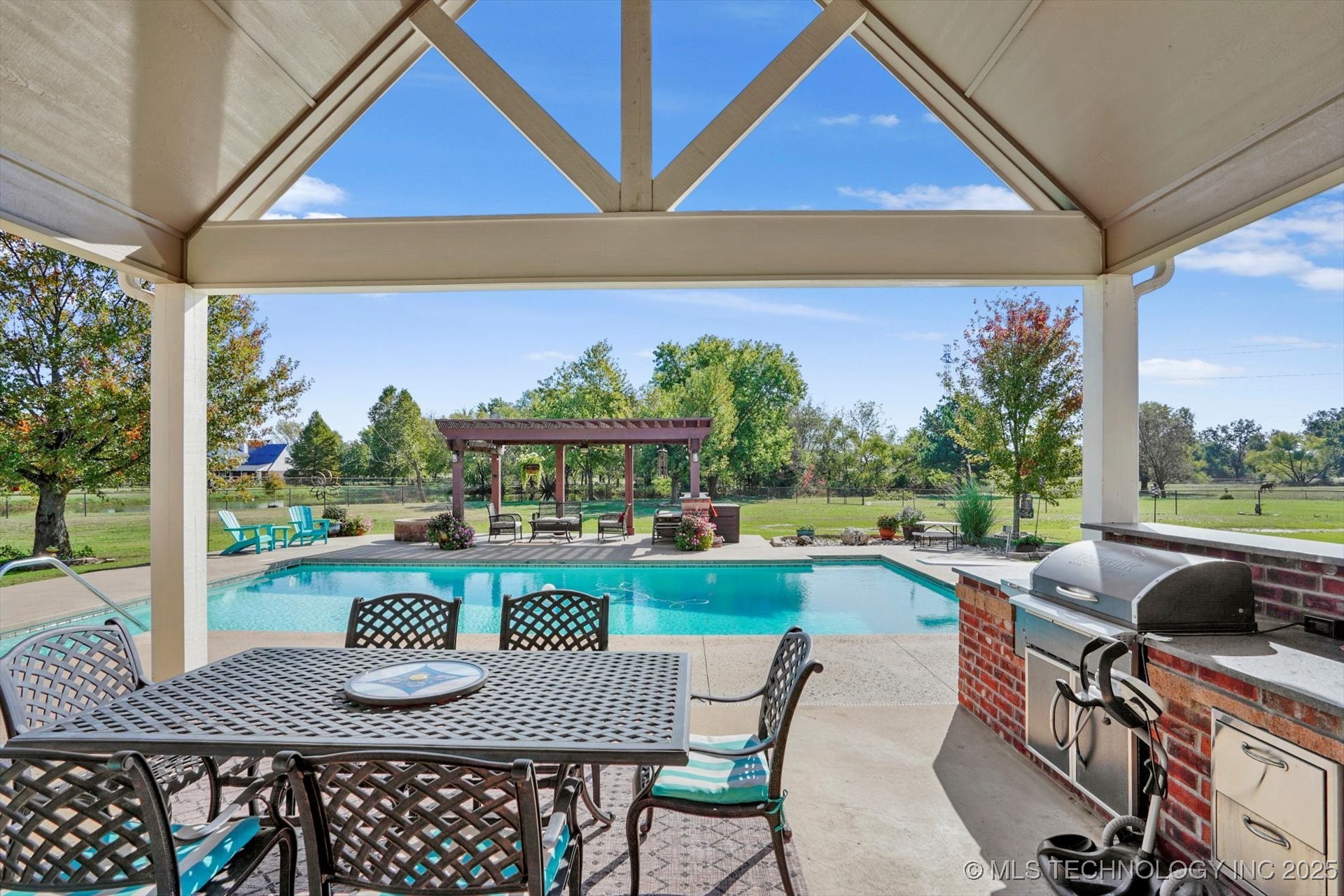 2406 E Fairfield Court Property Photo 33