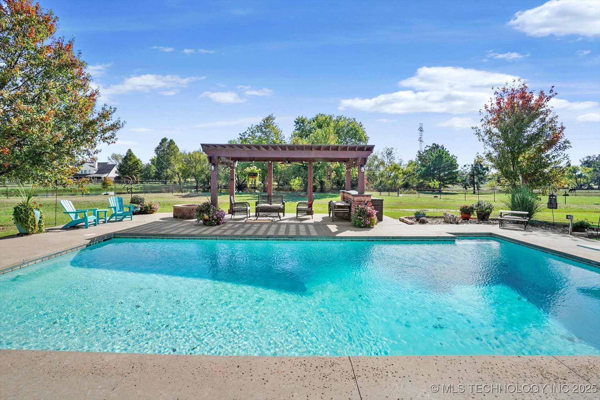 2406 E Fairfield Court Property Photo 35