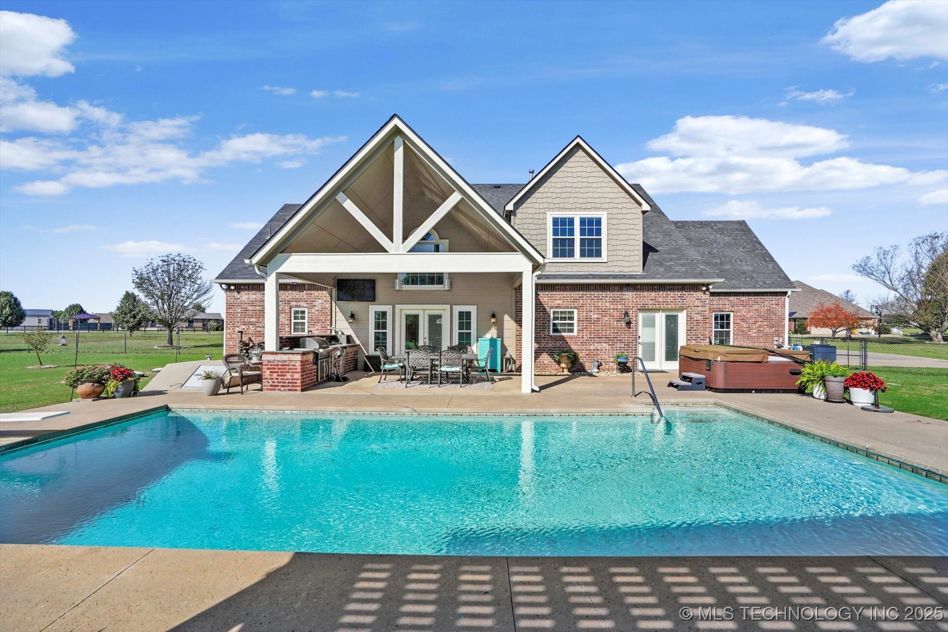 2406 E Fairfield Court Property Photo 37