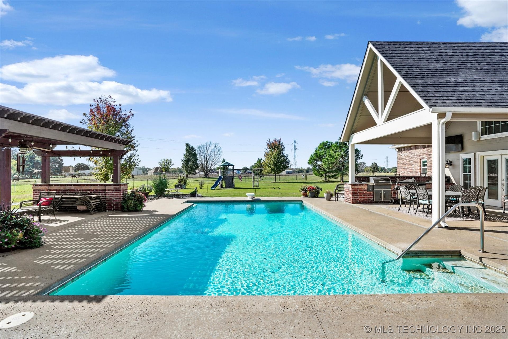 2406 E Fairfield Court Property Photo 38