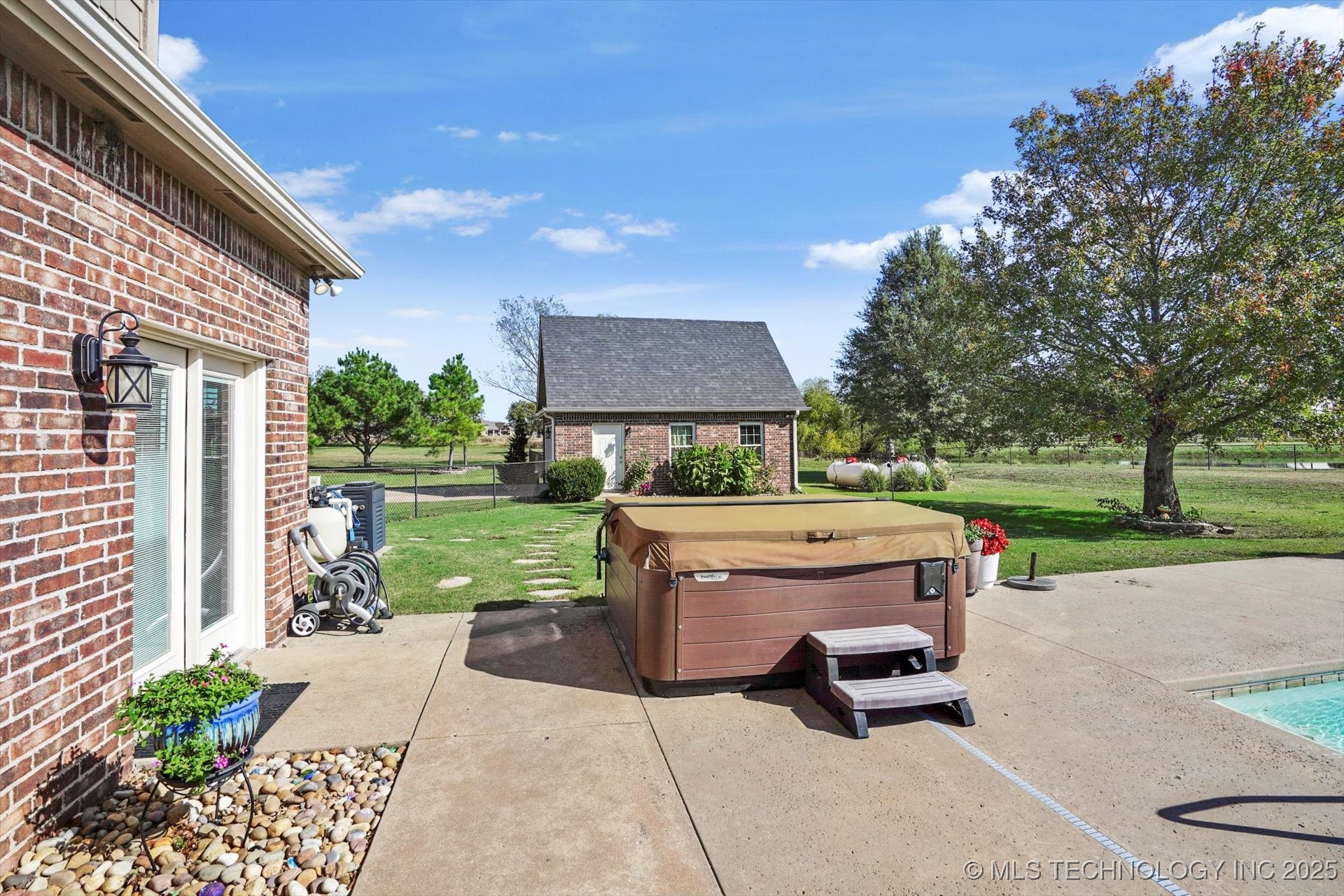 2406 E Fairfield Court Property Photo 41