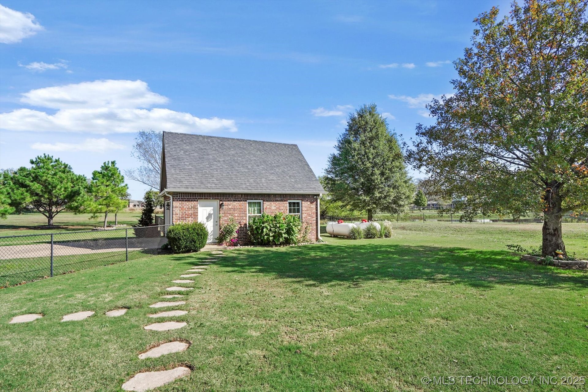 2406 E Fairfield Court Property Photo 42