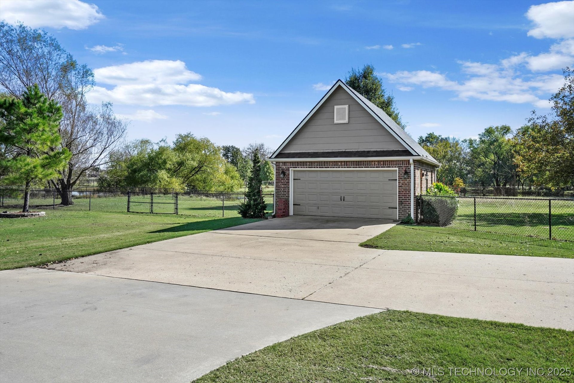 2406 E Fairfield Court Property Photo 44