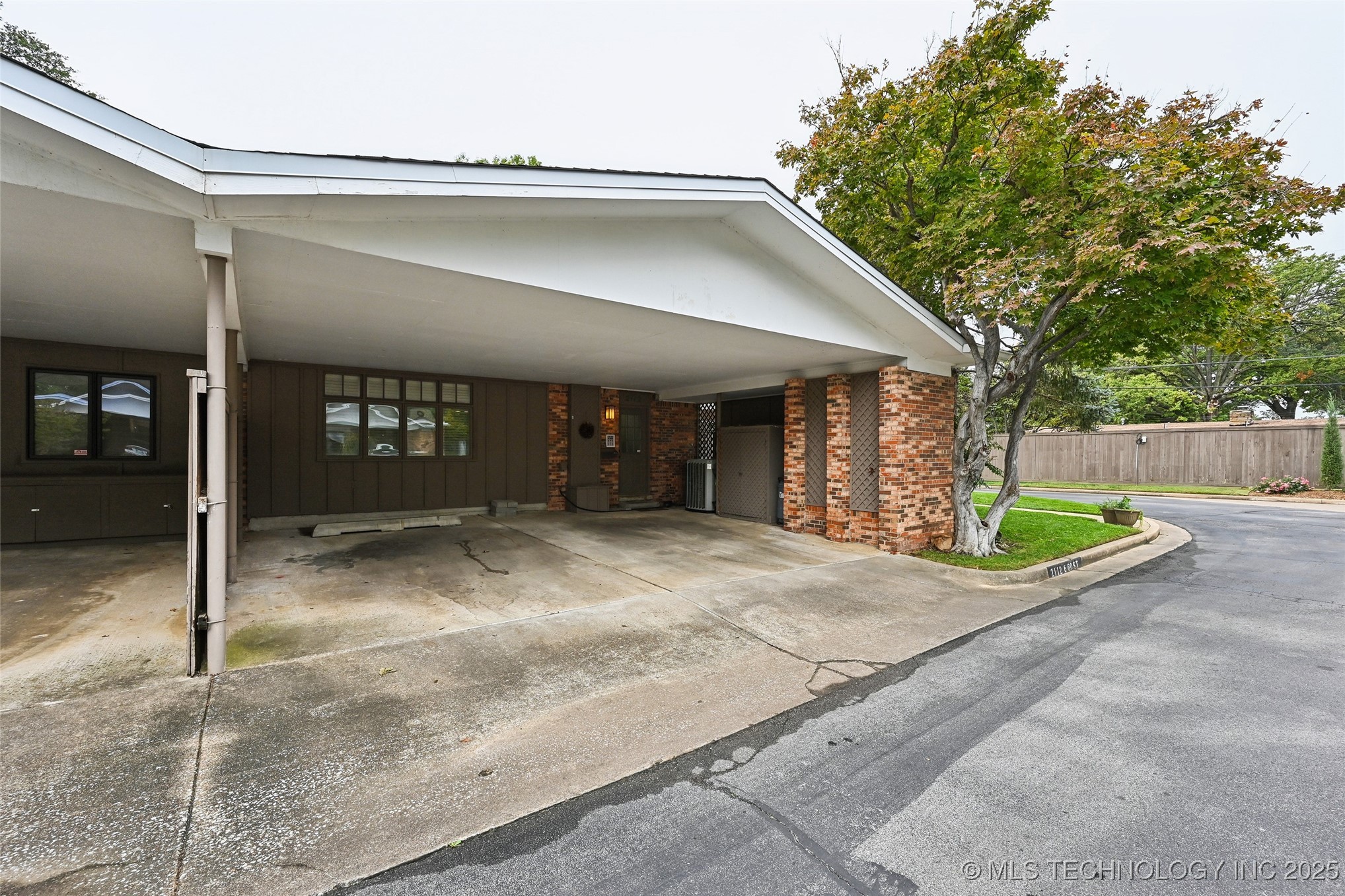 2112 E 60th Street J6 Property Photo 4