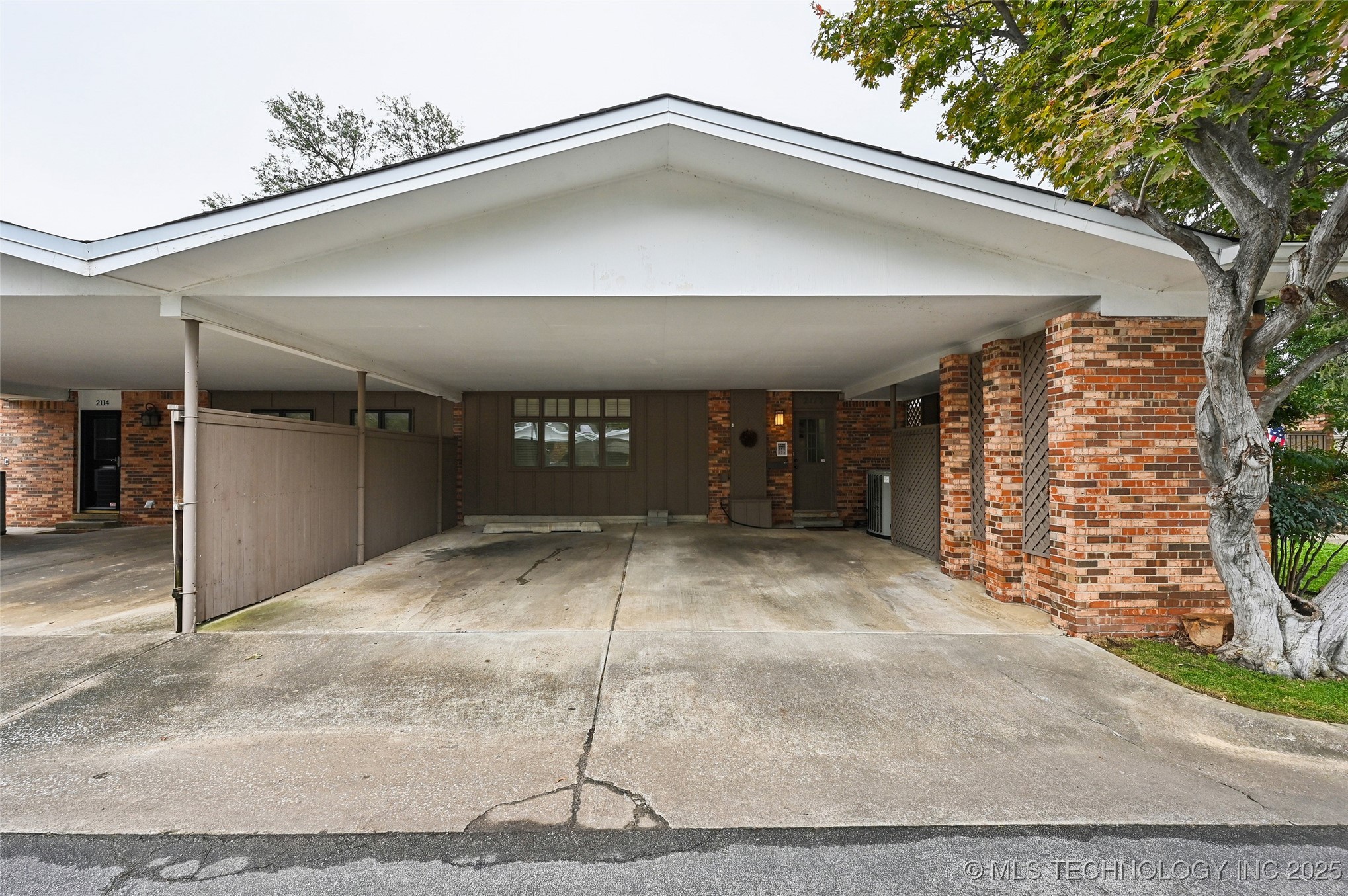 2112 E 60th Street J6 Property Photo 5