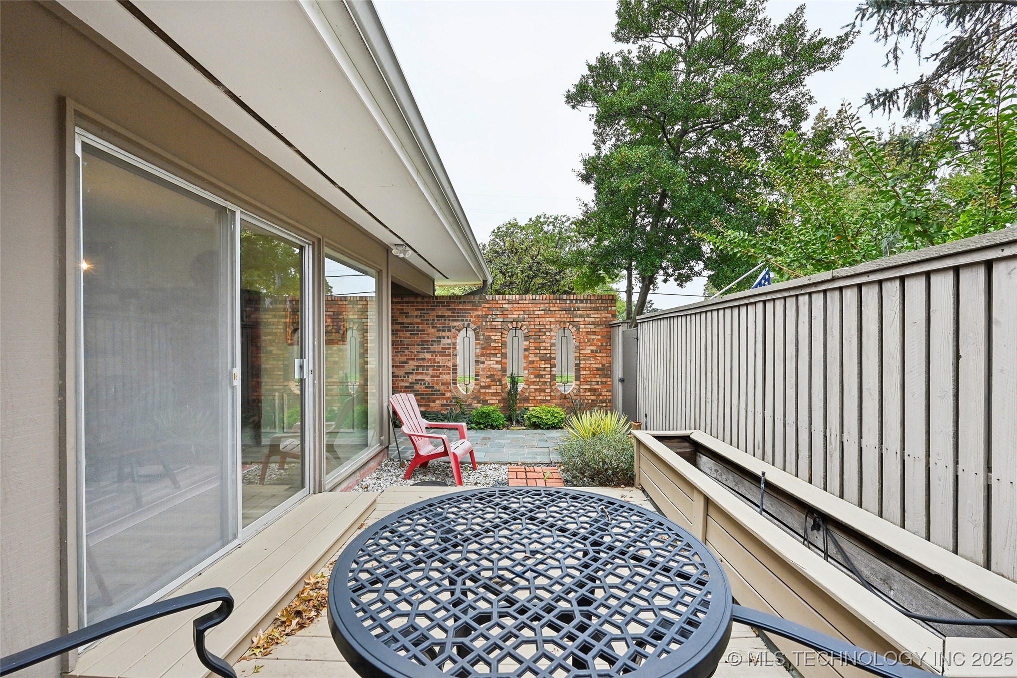 2112 E 60th Street J6 Property Photo 12