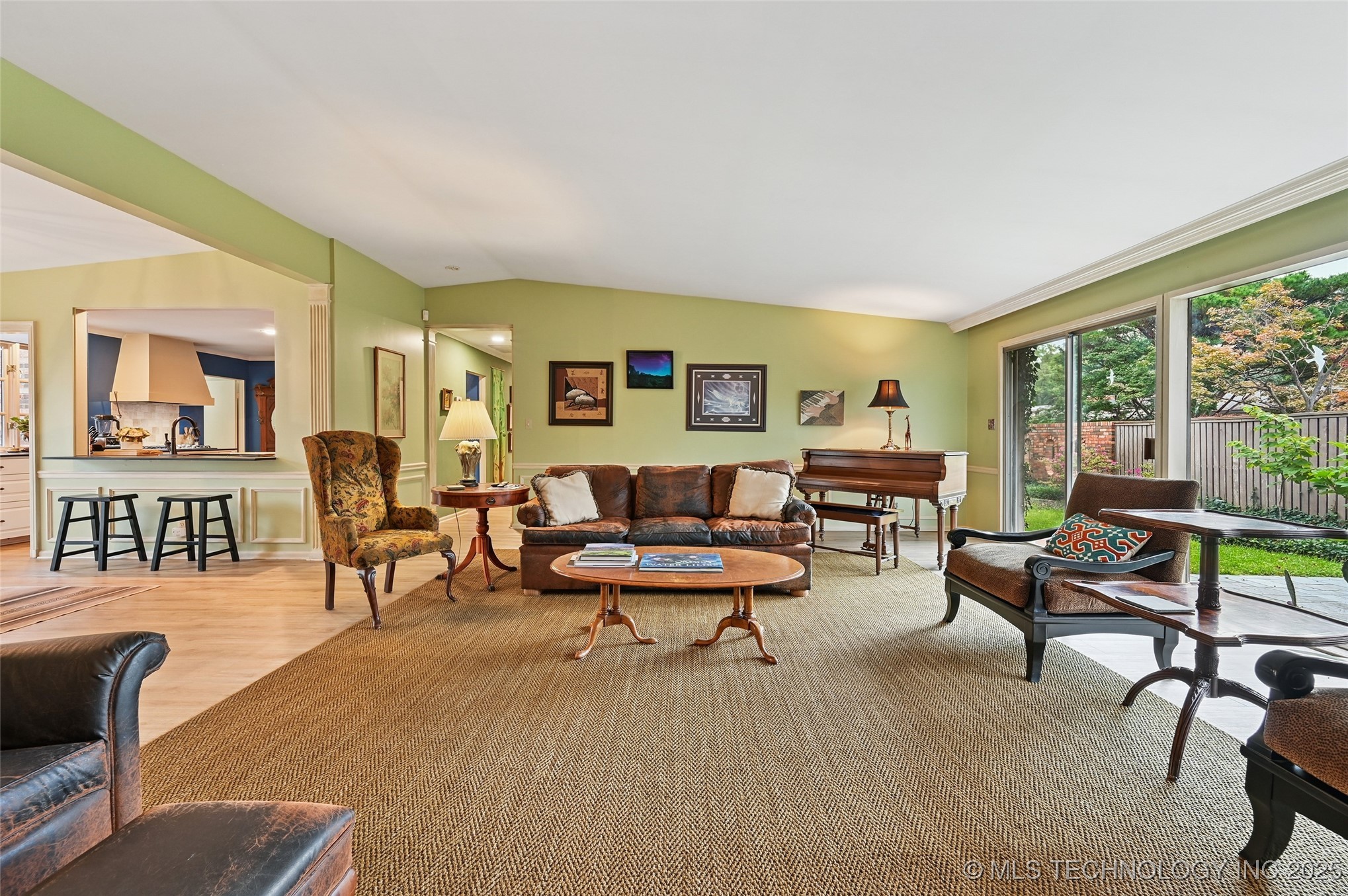 2112 E 60th Street J6 Property Photo 19