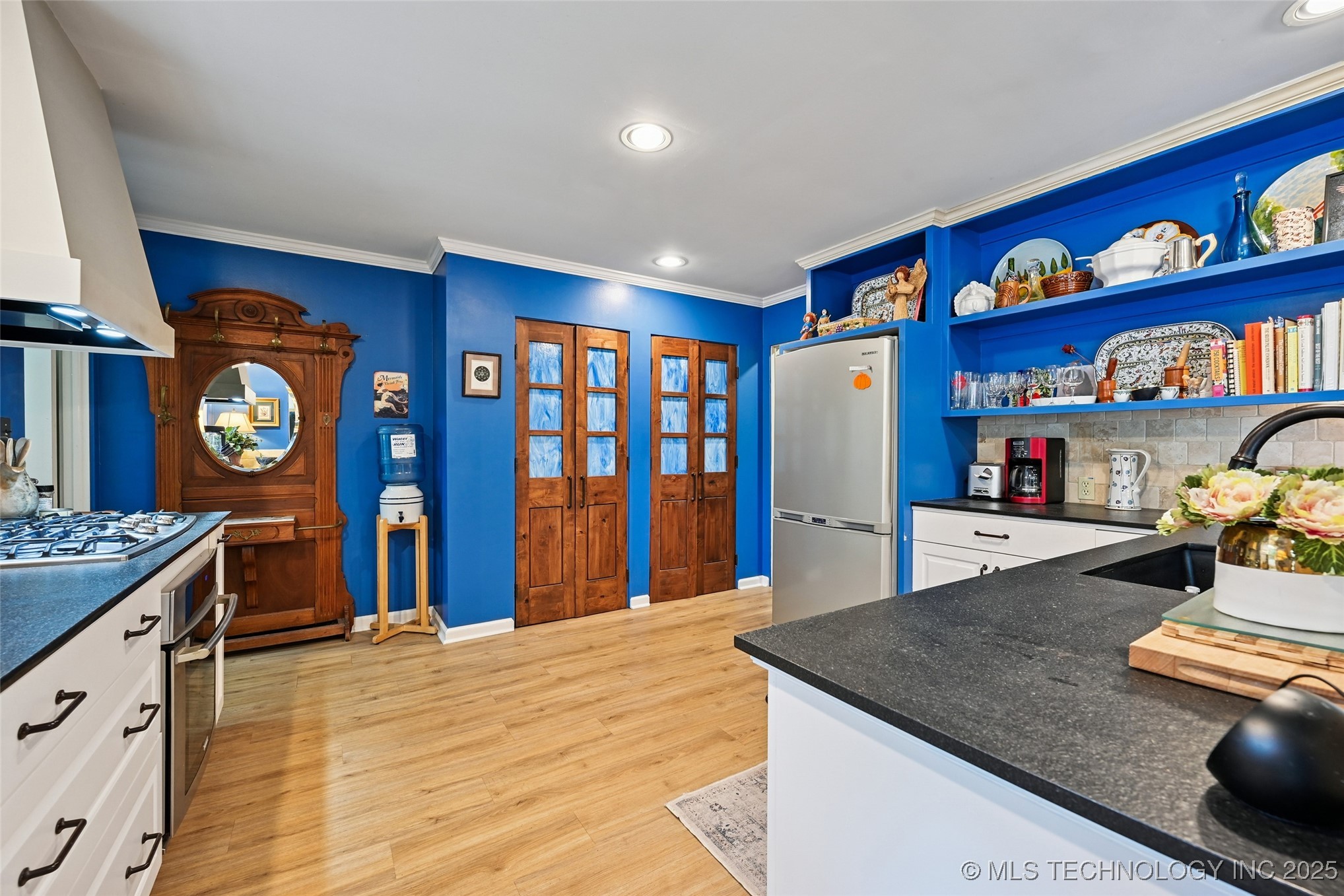 2112 E 60th Street J6 Property Photo 25