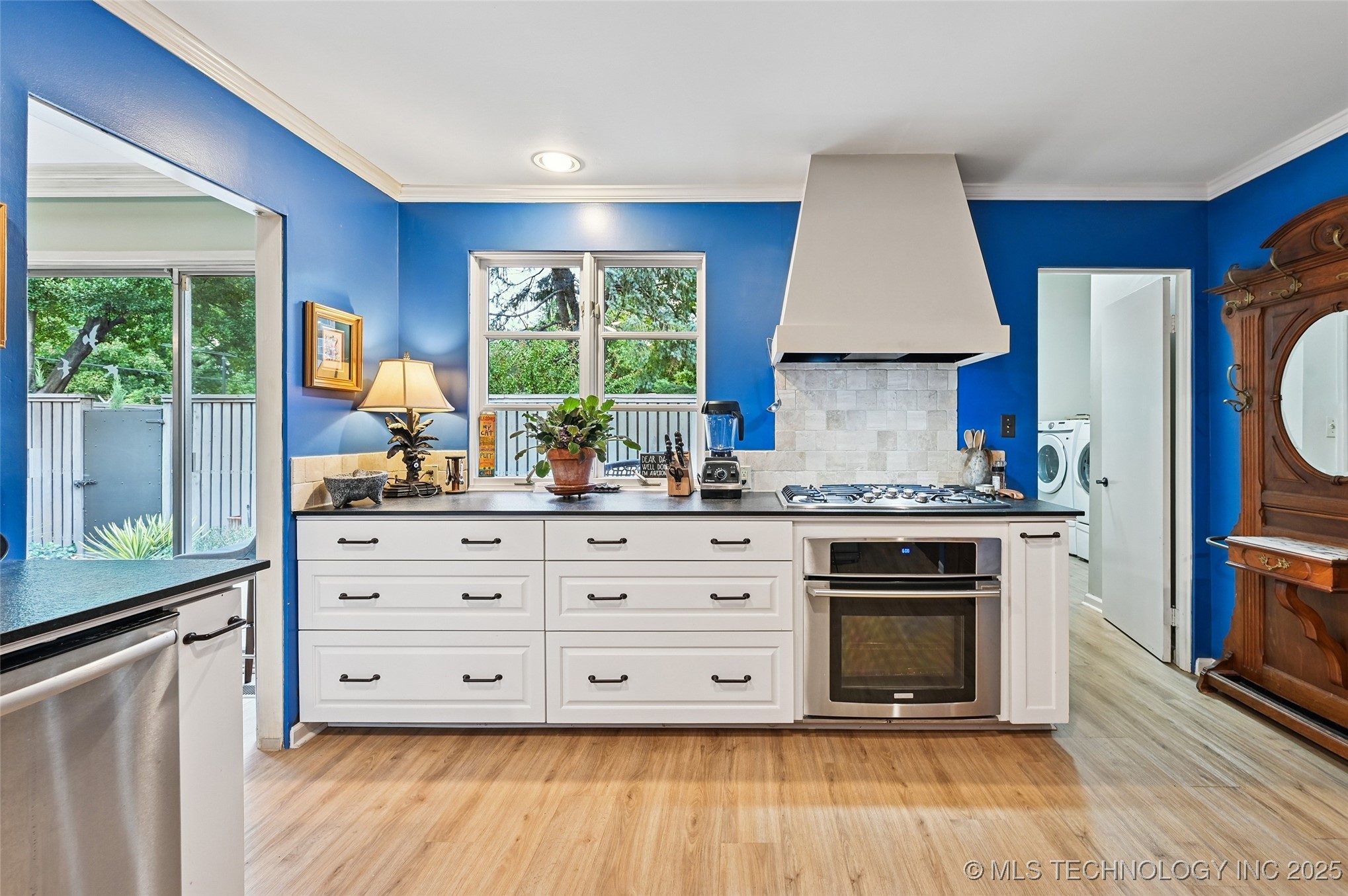 2112 E 60th Street J6 Property Photo 26