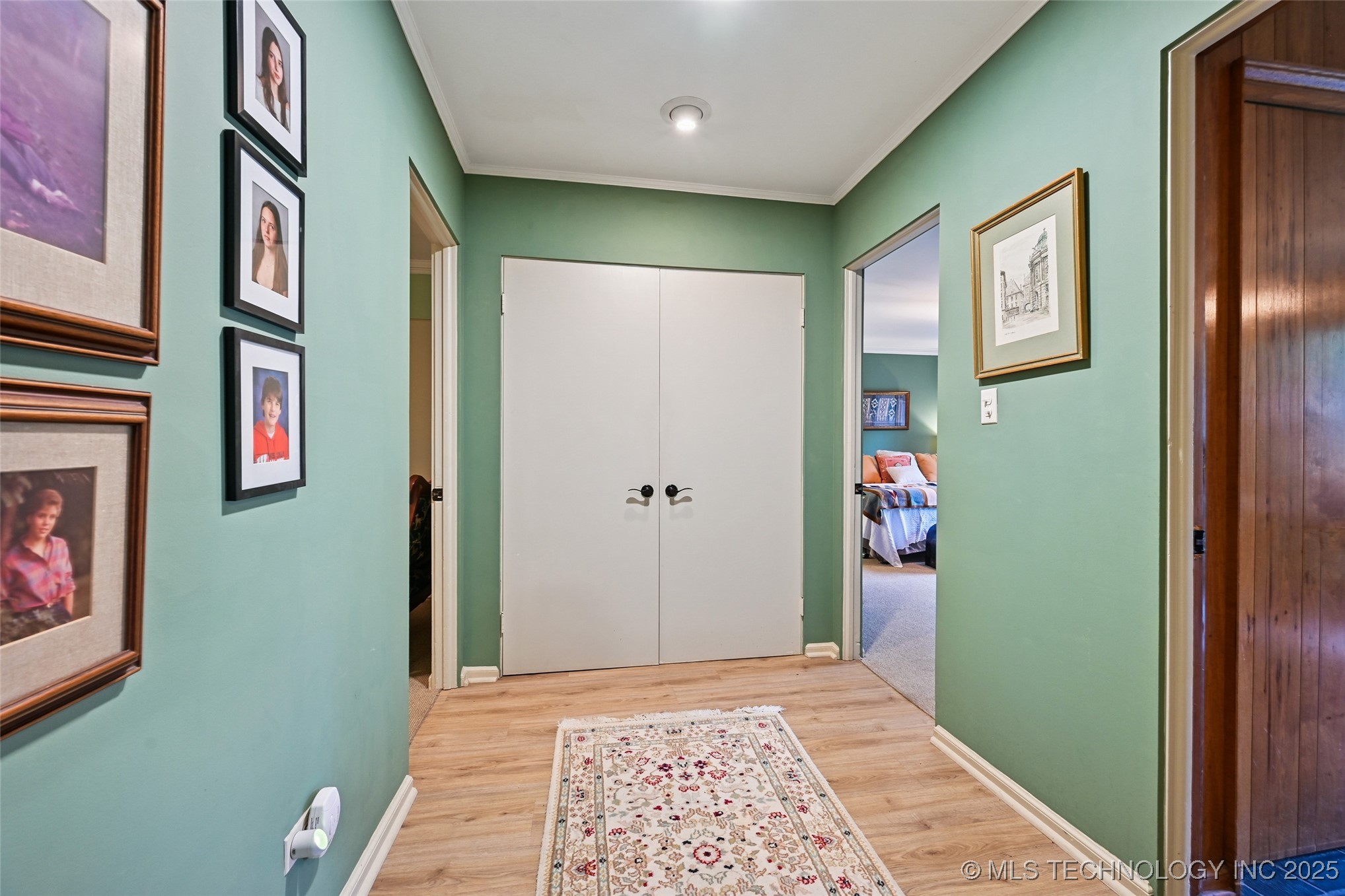 2112 E 60th Street J6 Property Photo 30