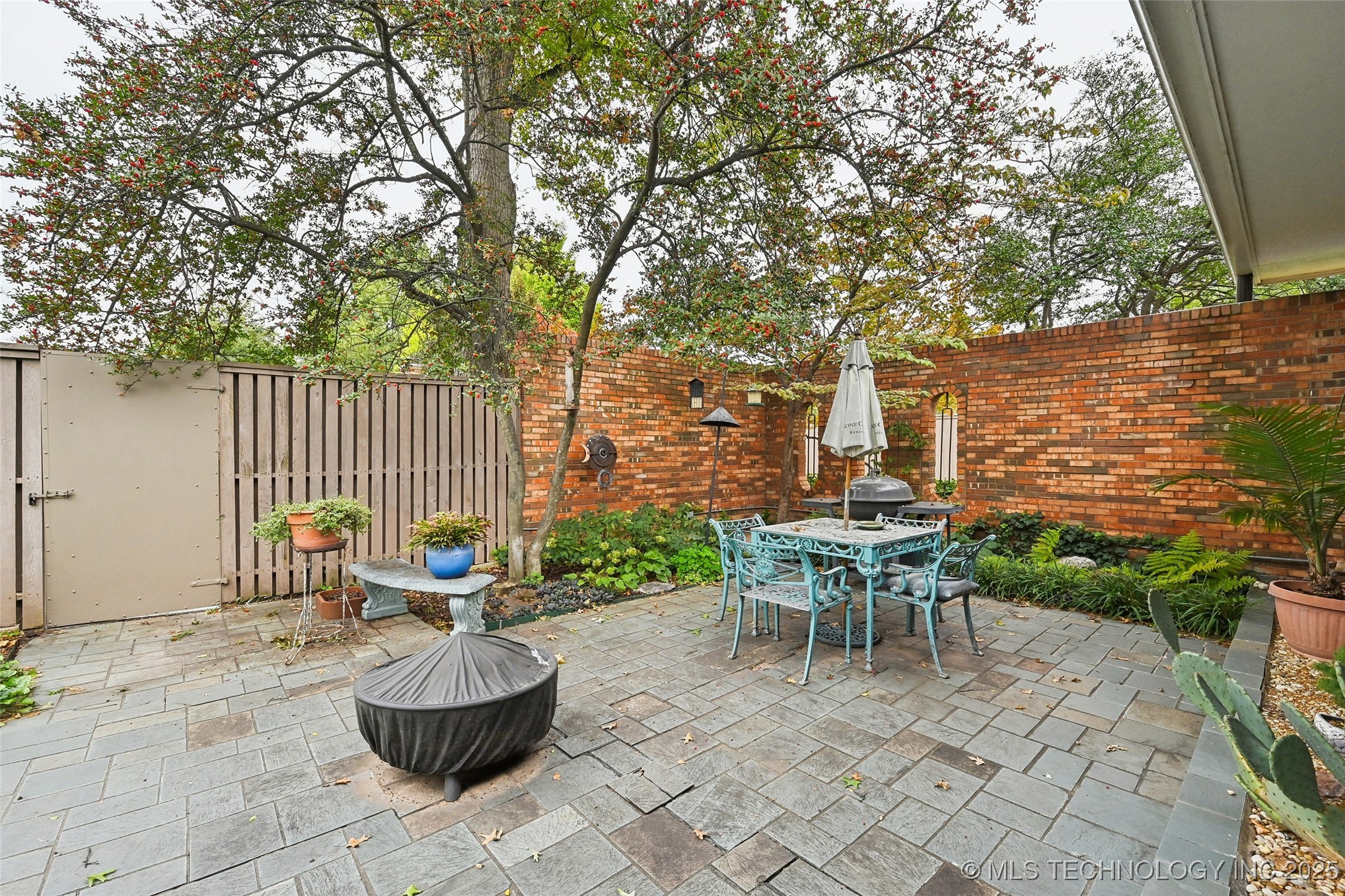 2112 E 60th Street J6 Property Photo 49